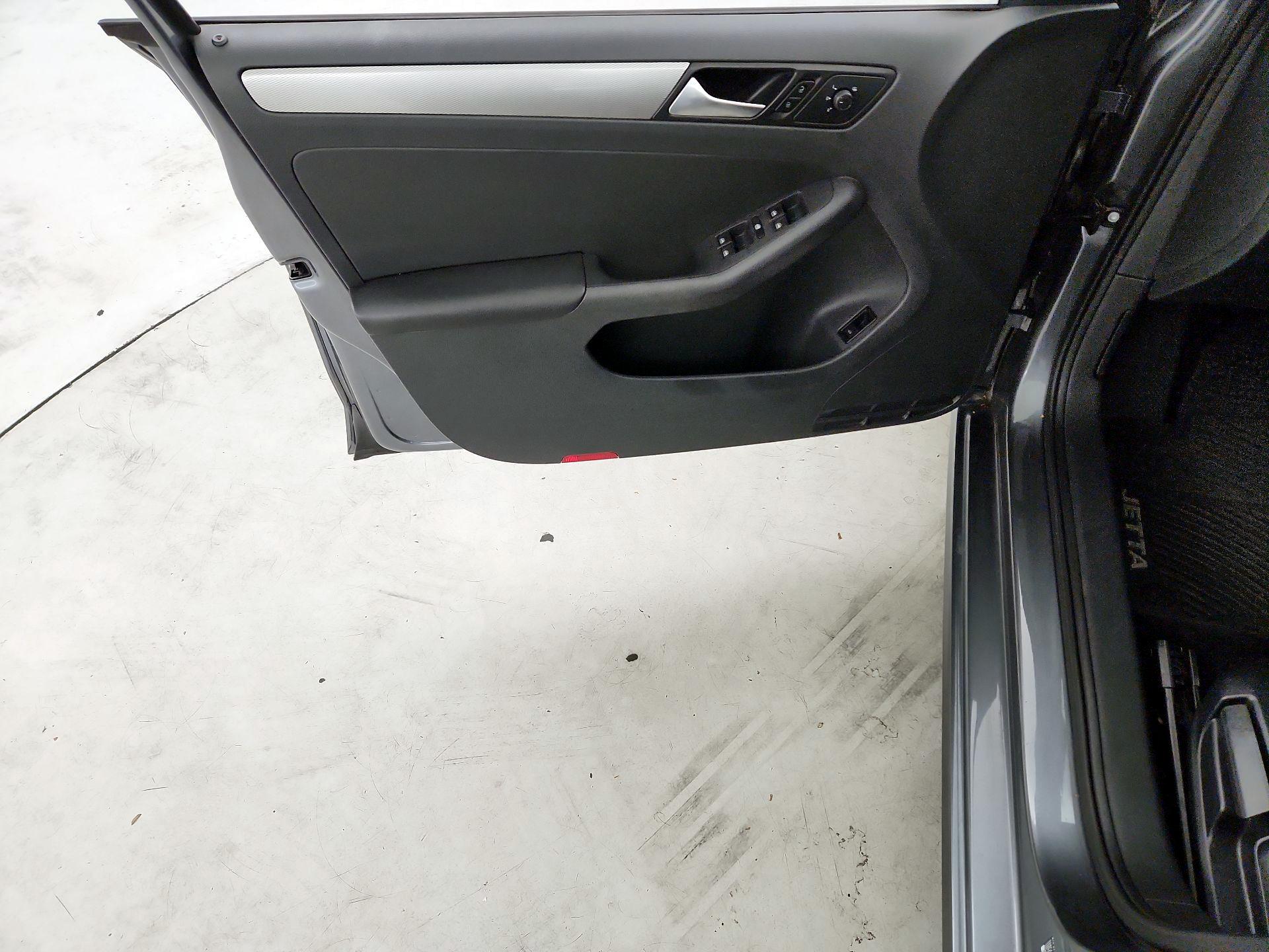 Thumbnail: 2016 Volkswagen Jetta - 12