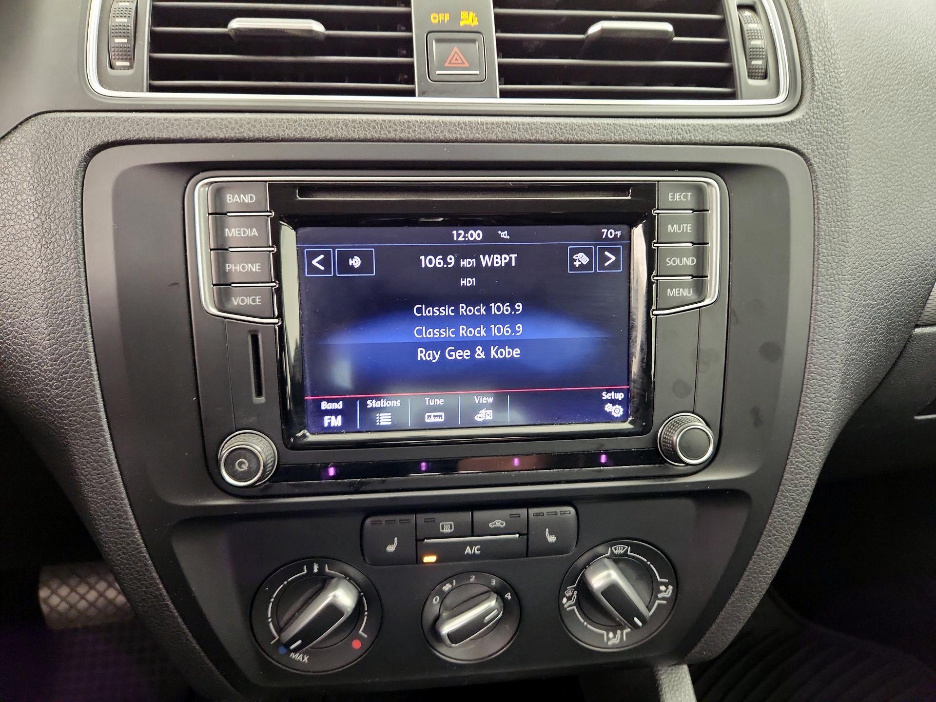 Thumbnail: 2016 Volkswagen Jetta - 15