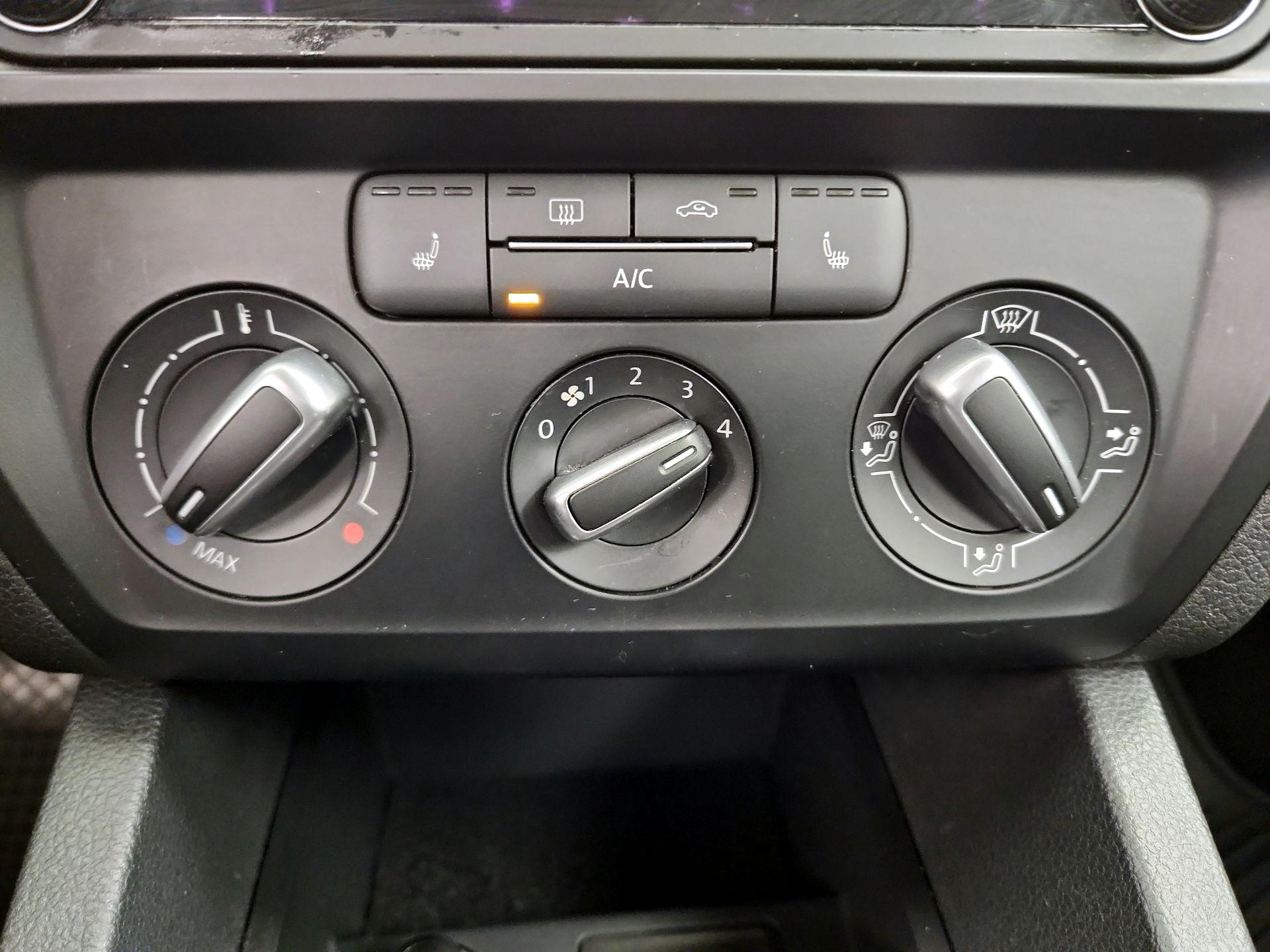 Thumbnail: 2016 Volkswagen Jetta - 16