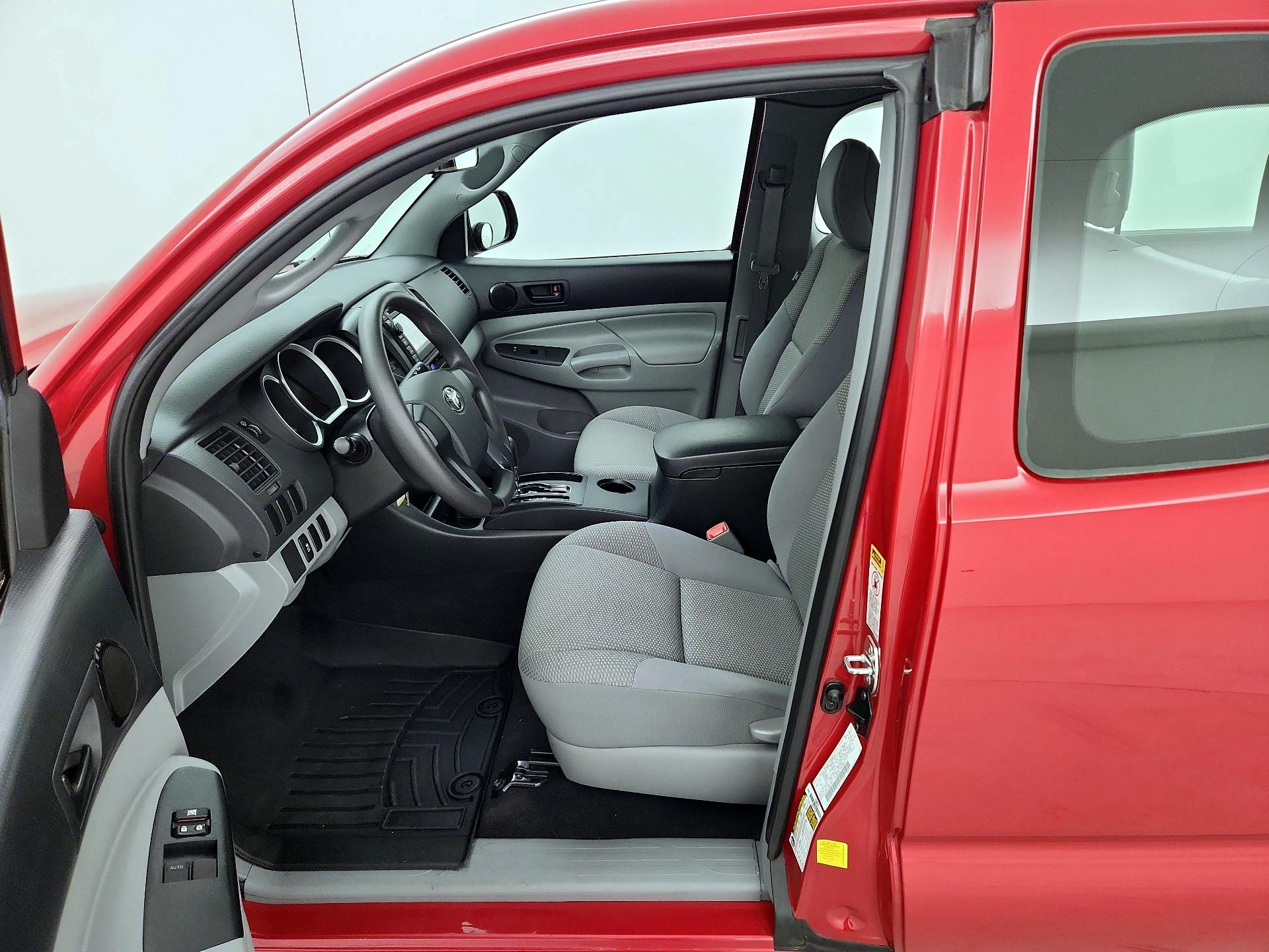 Thumbnail: 2013 Toyota Tacoma - 11