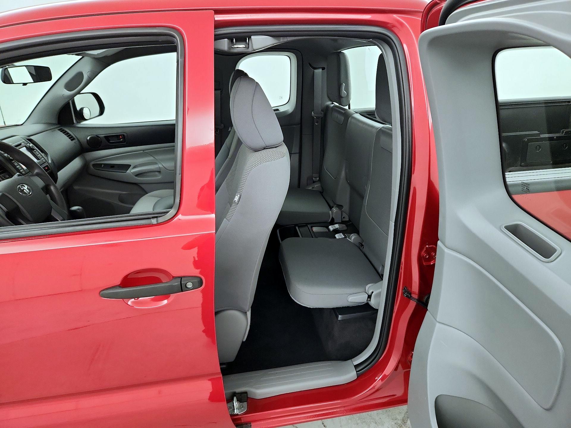Thumbnail: 2013 Toyota Tacoma - 18