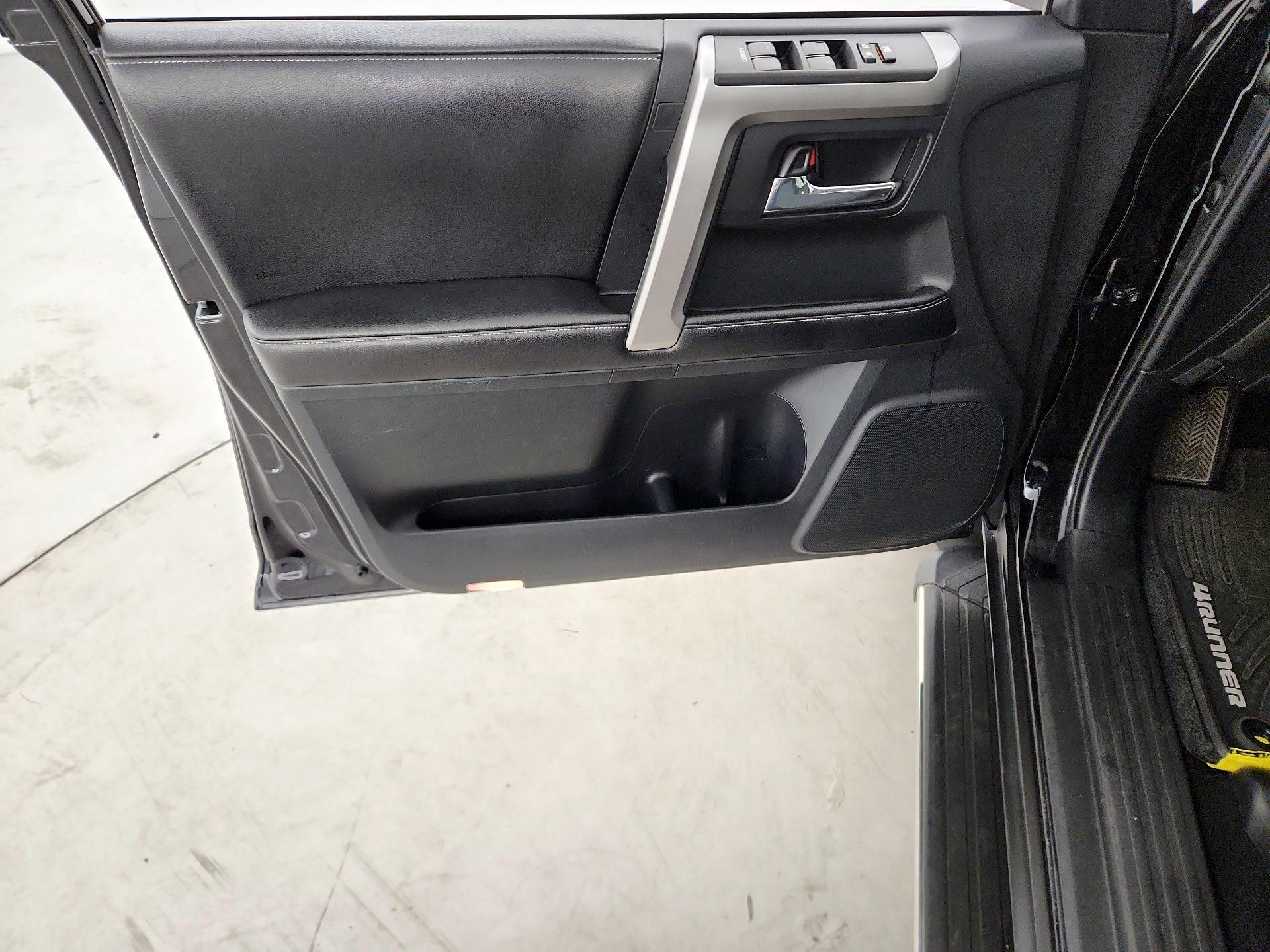 Thumbnail: 2015 Toyota 4Runner - 12