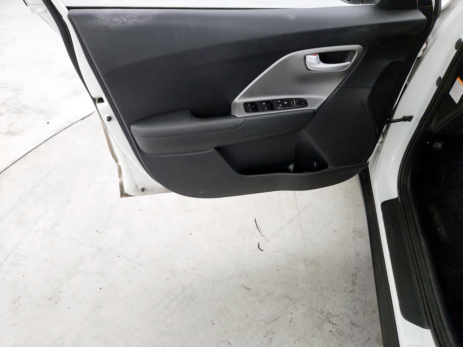 Thumbnail: 2019 Kia Niro - 12