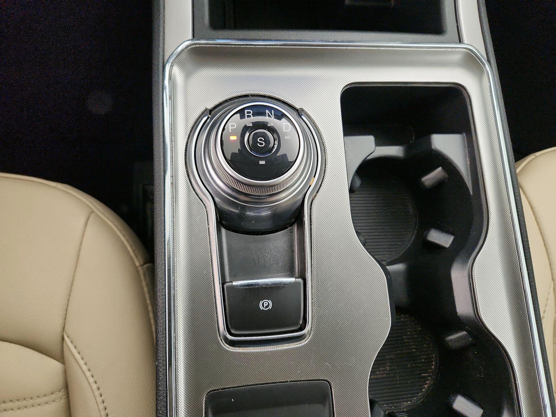Thumbnail: 2022 Ford Edge - 17