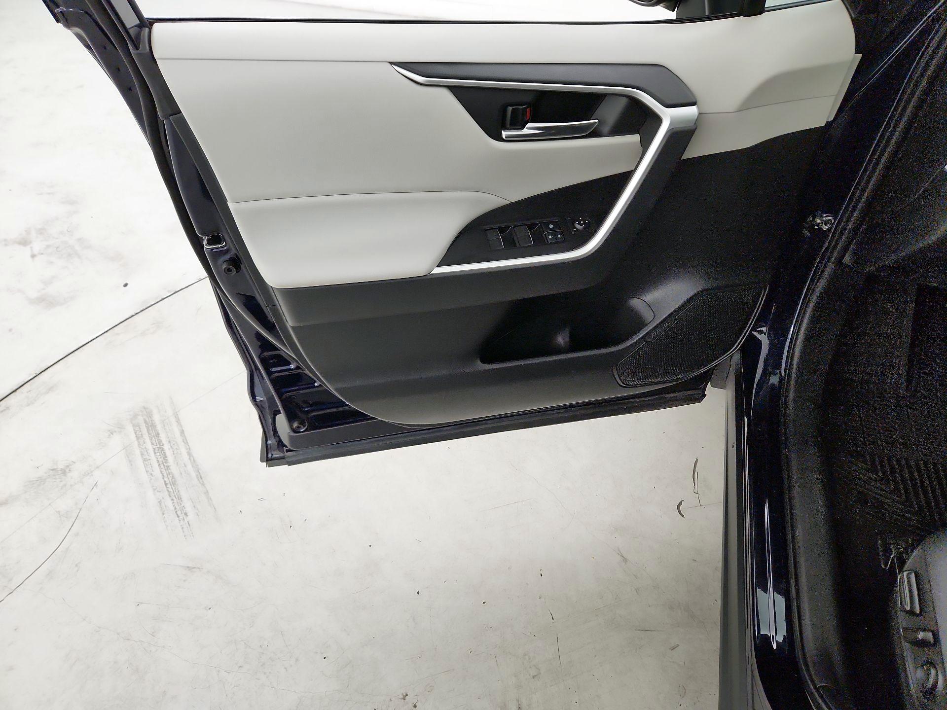 Thumbnail: 2022 Toyota RAV4 - 12