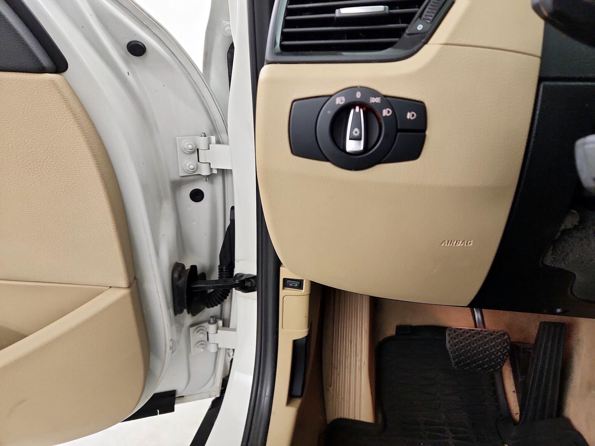 Thumbnail: 2014 BMW X1 - 13