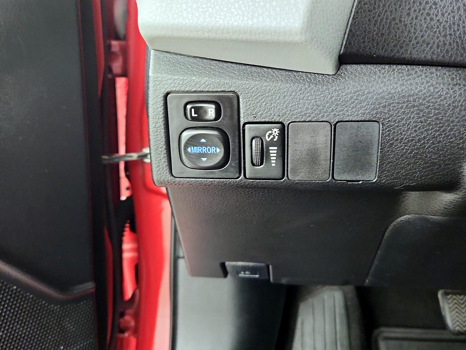 Thumbnail: 2015 Toyota Corolla - 13