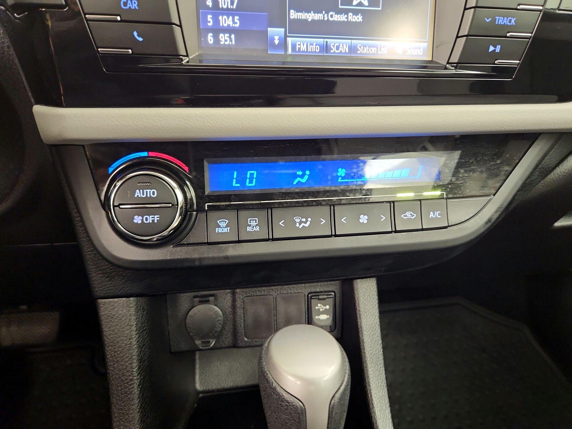 Thumbnail: 2015 Toyota Corolla - 16