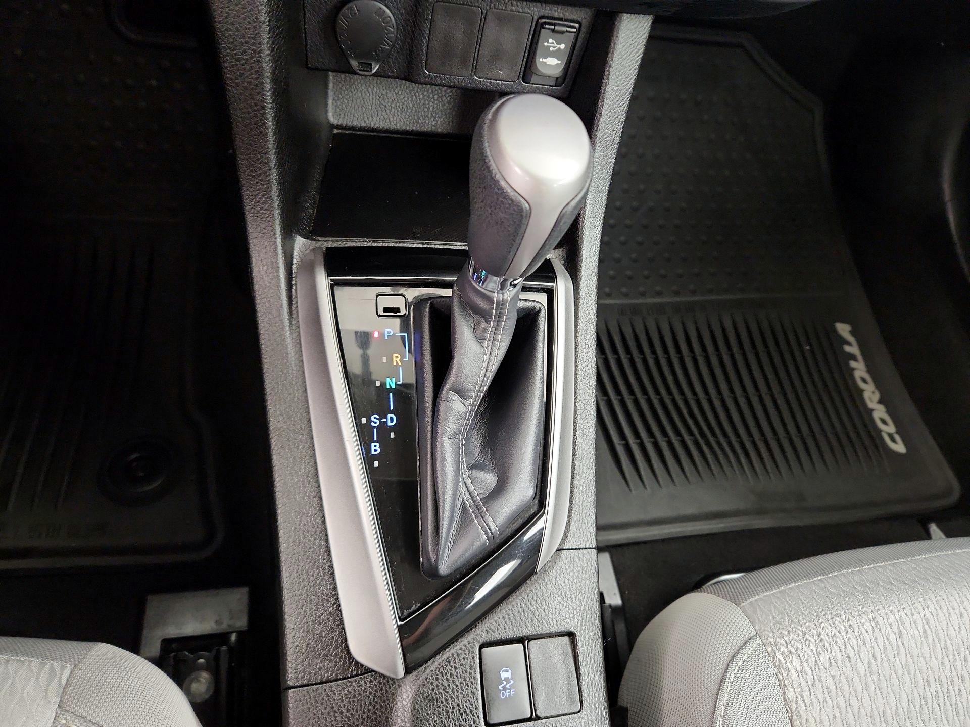 Thumbnail: 2015 Toyota Corolla - 17