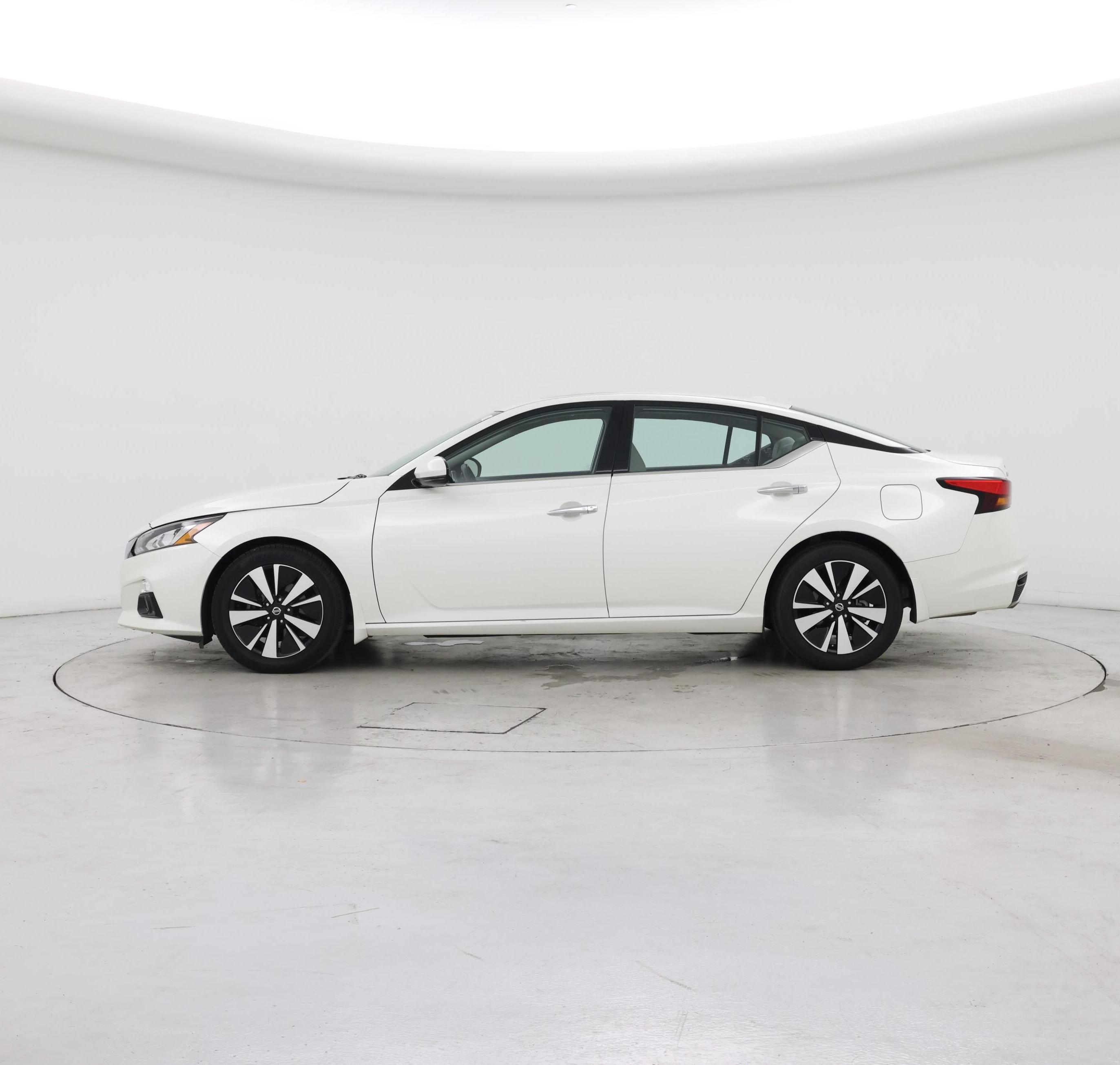 Thumbnail: 2020 Nissan Altima - 3