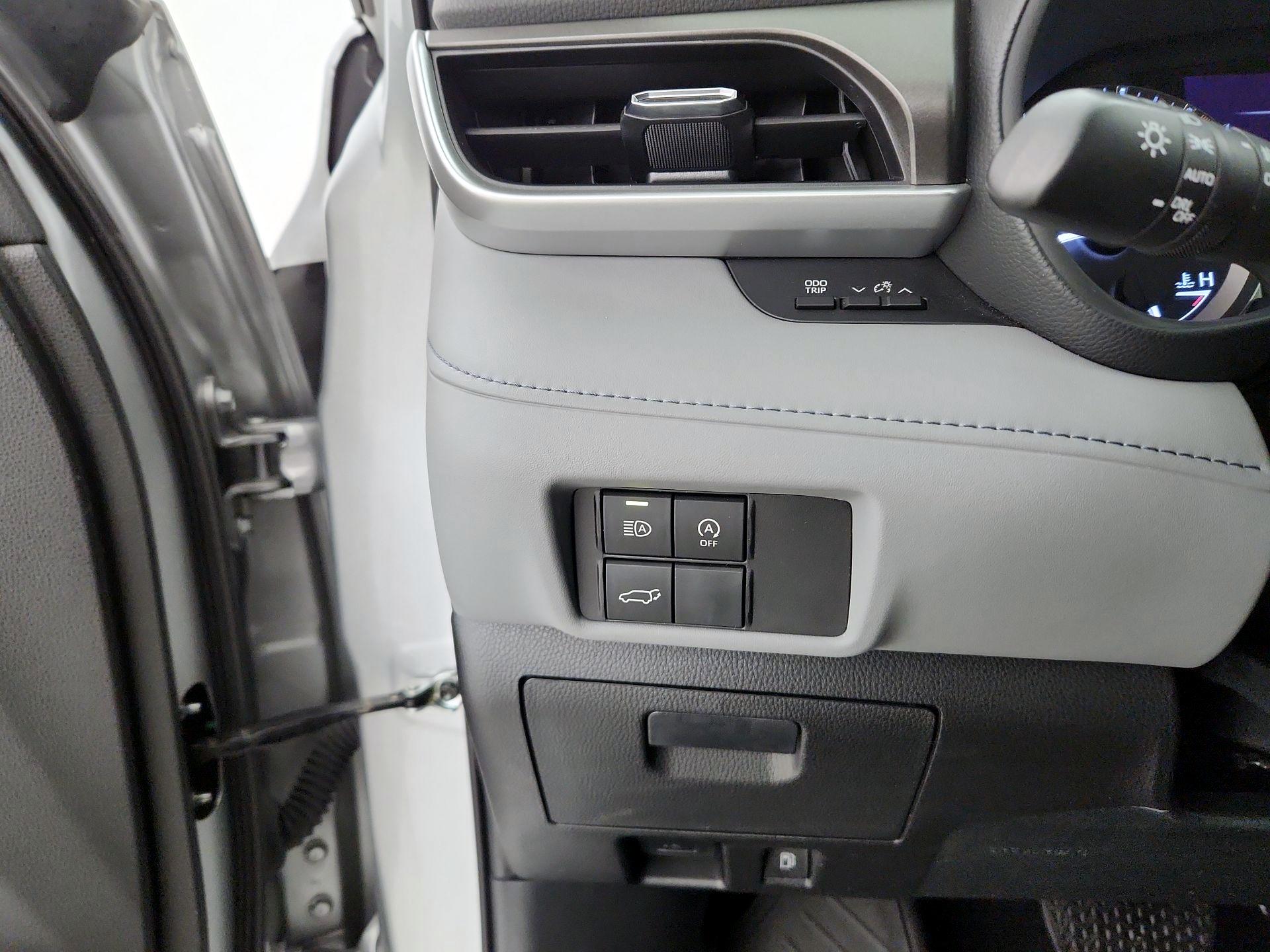 Thumbnail: 2023 Toyota Highlander - 13