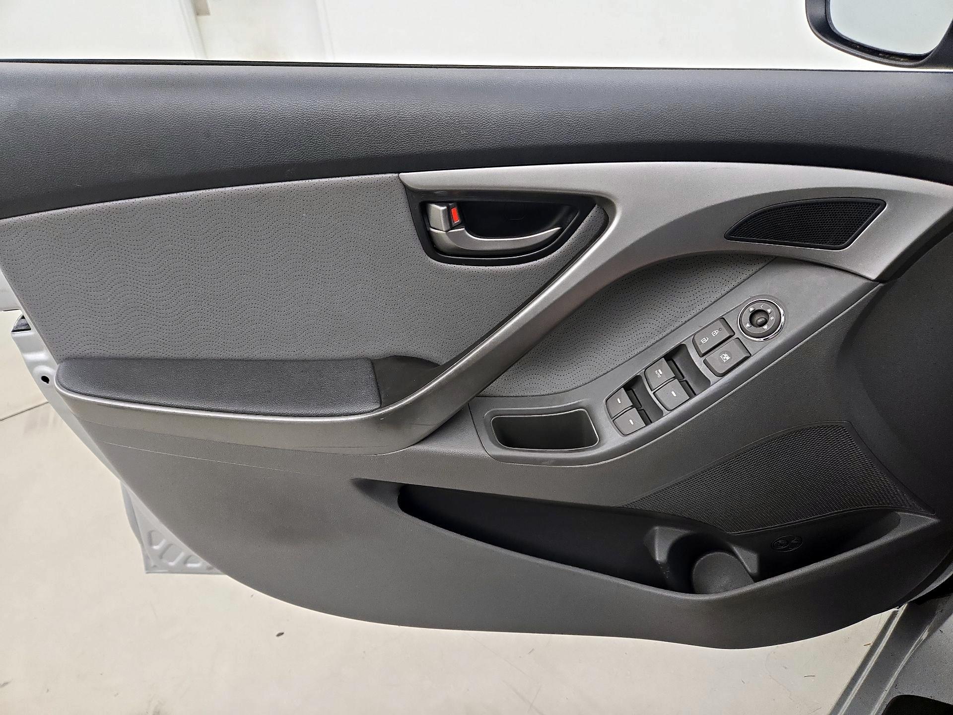 Thumbnail: 2013 Hyundai Elantra - 12
