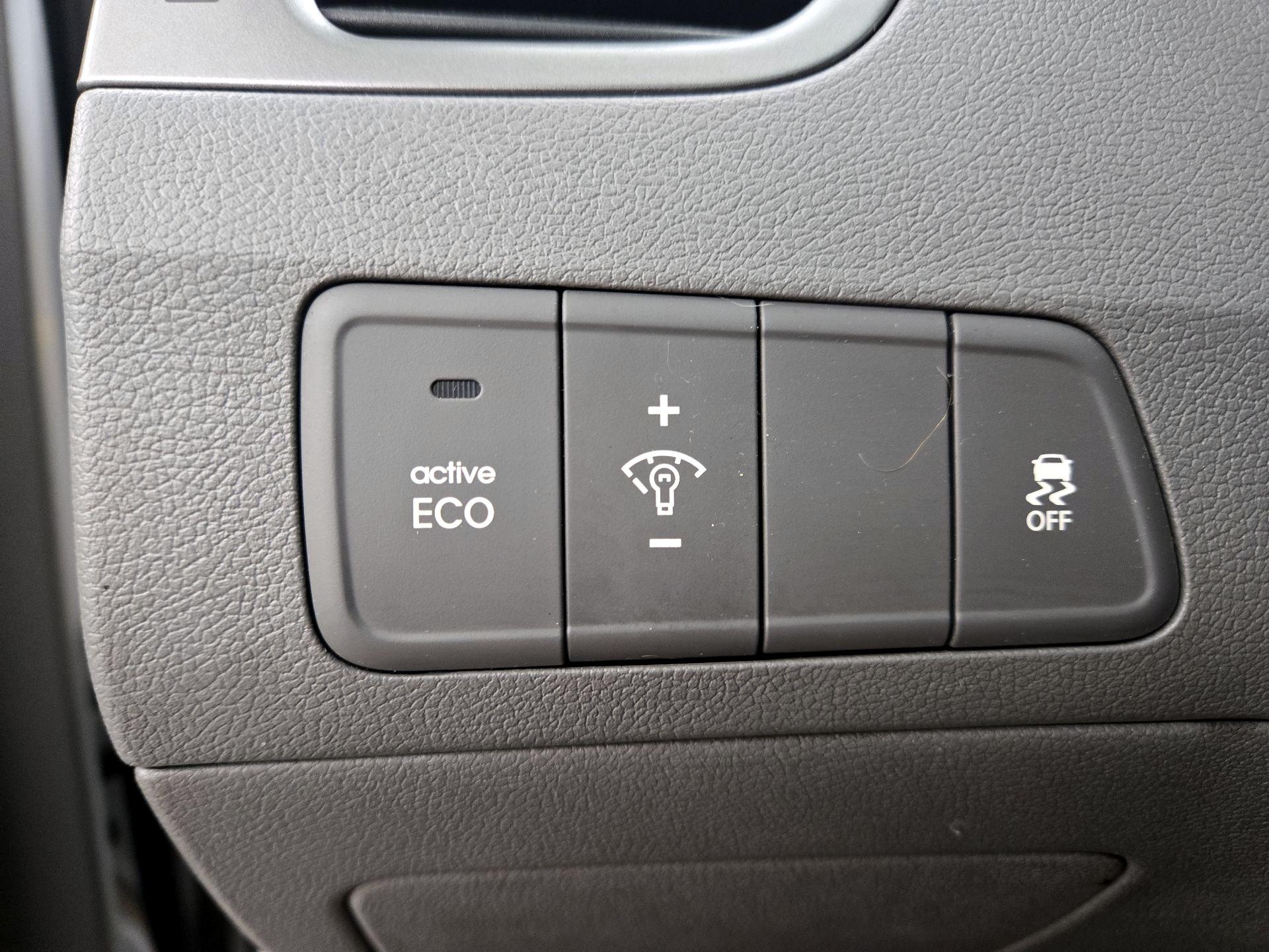 Thumbnail: 2013 Hyundai Elantra - 13