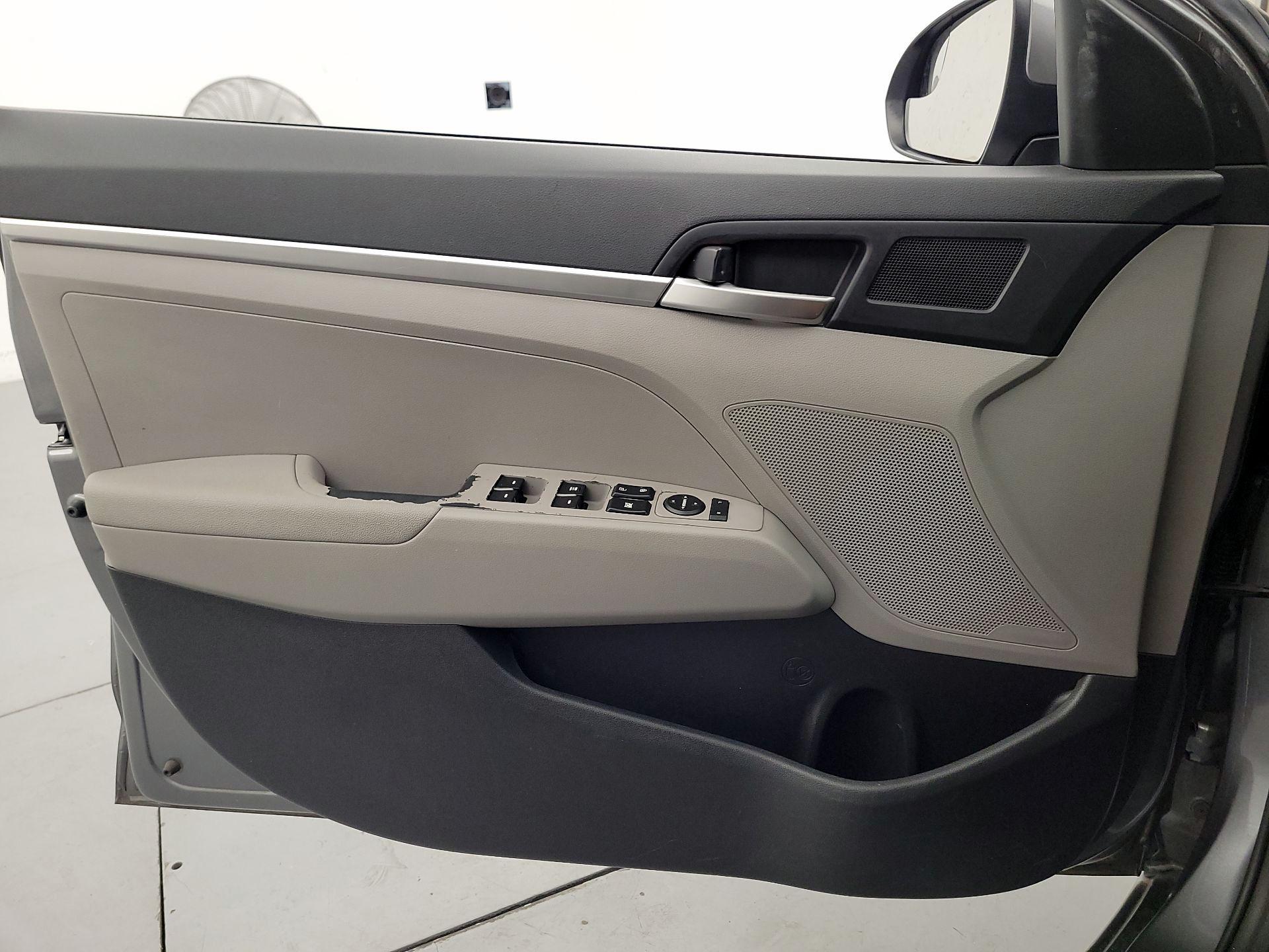 Thumbnail: 2019 Hyundai Elantra - 12