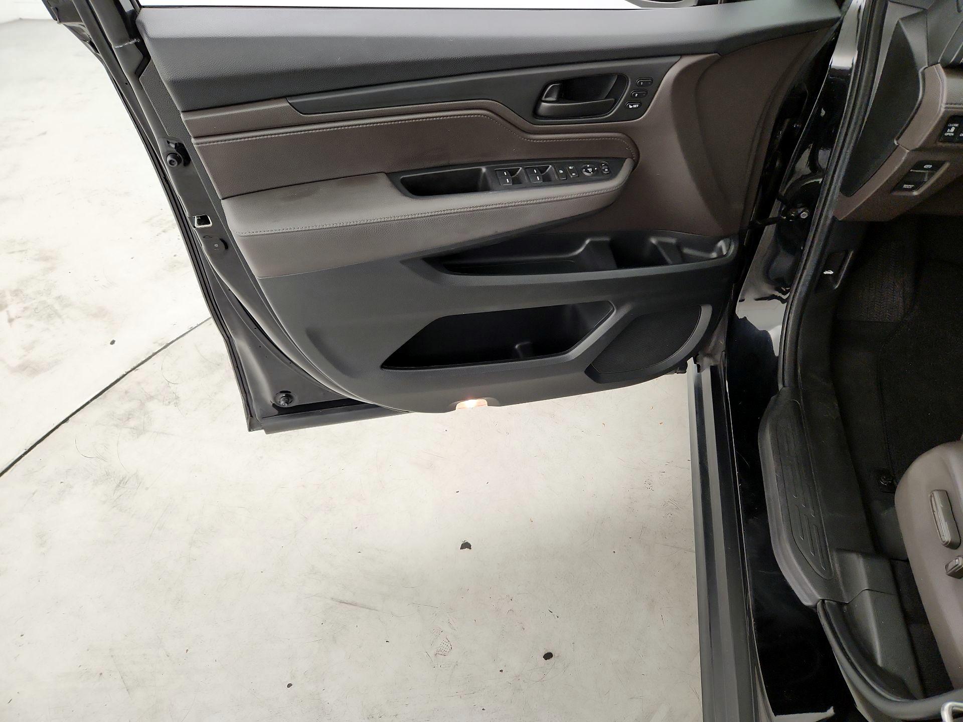 Thumbnail: 2019 Honda Odyssey - 12