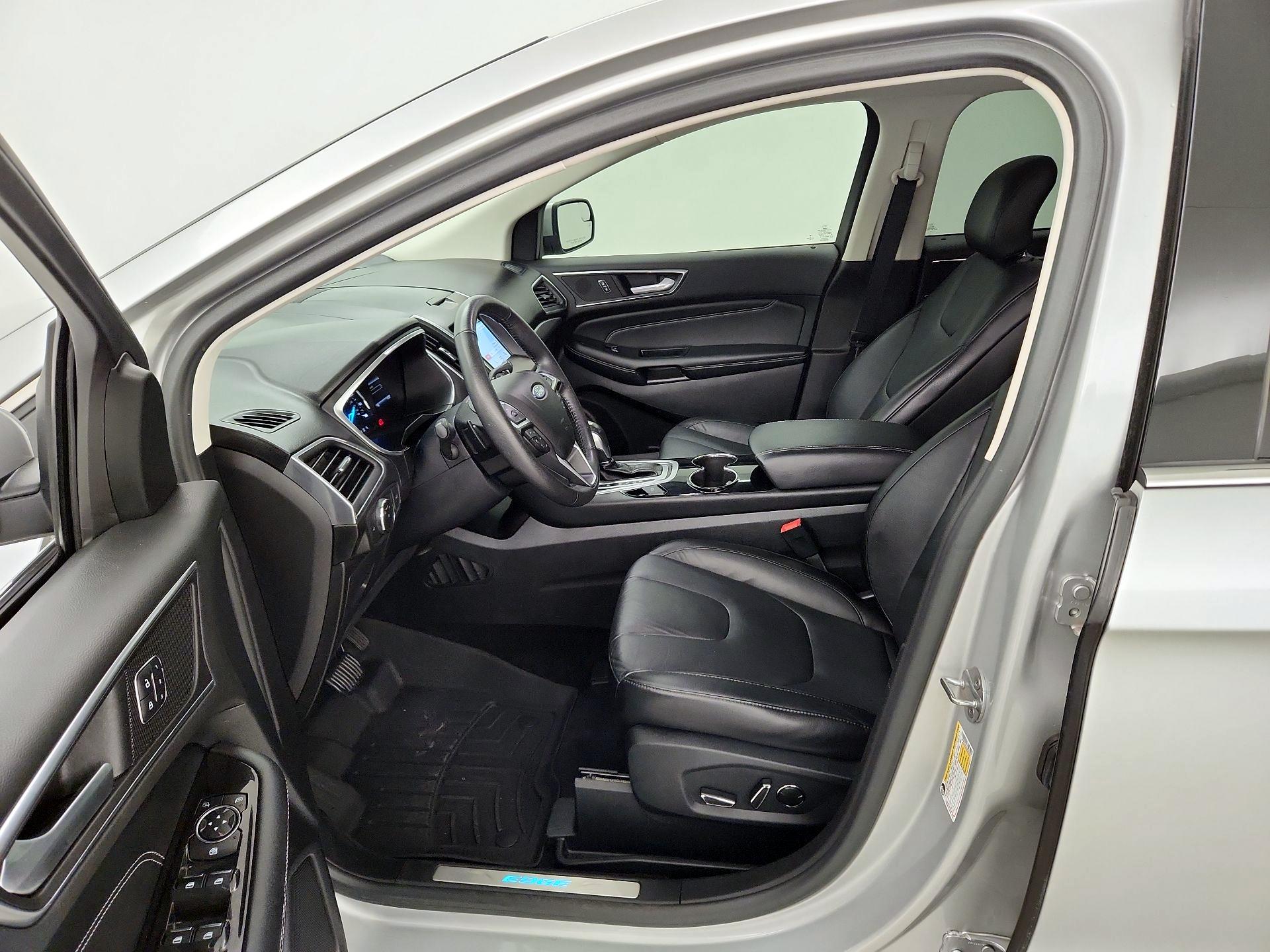 Thumbnail: 2016 Ford Edge - 11