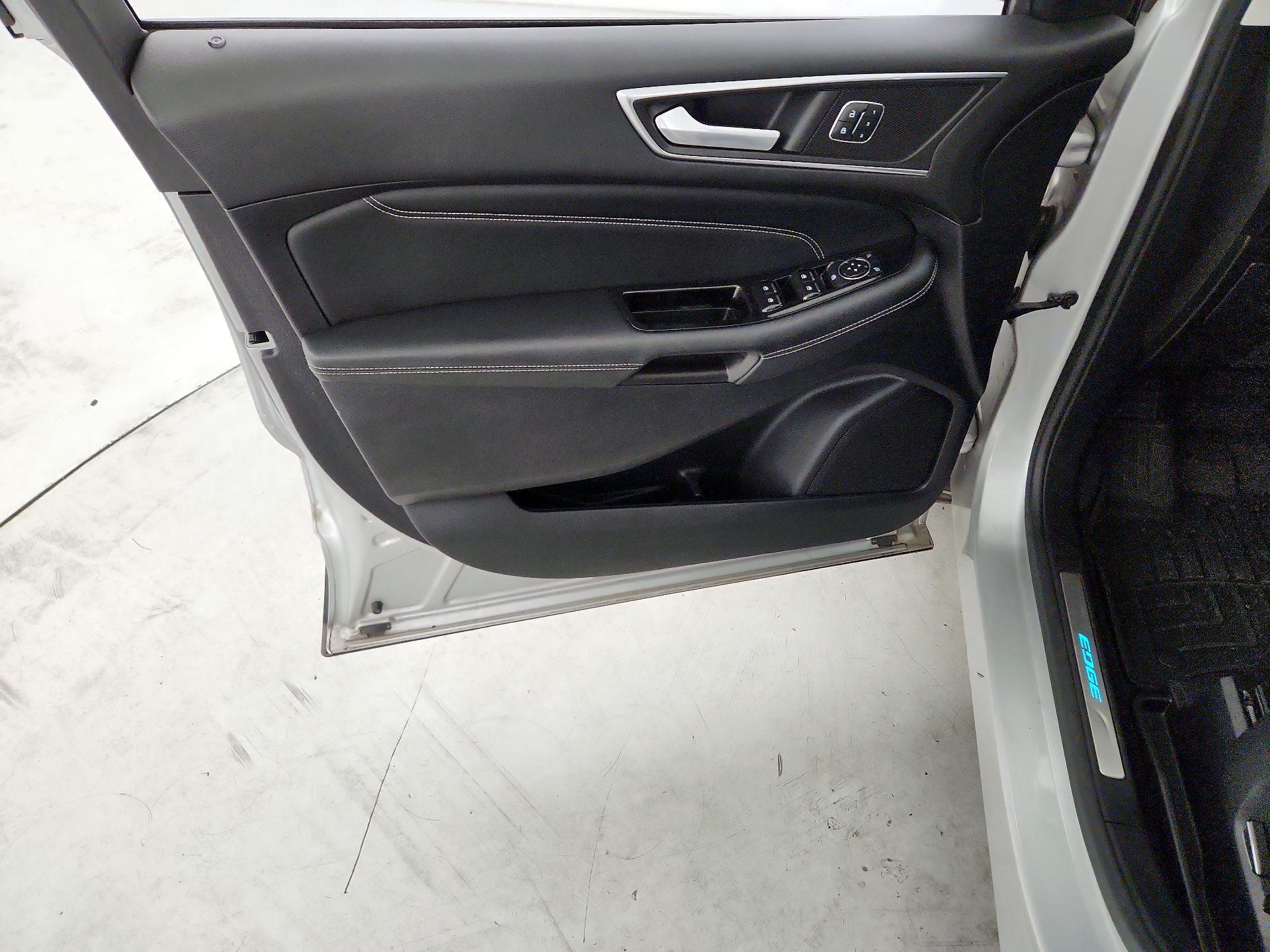 Thumbnail: 2016 Ford Edge - 12