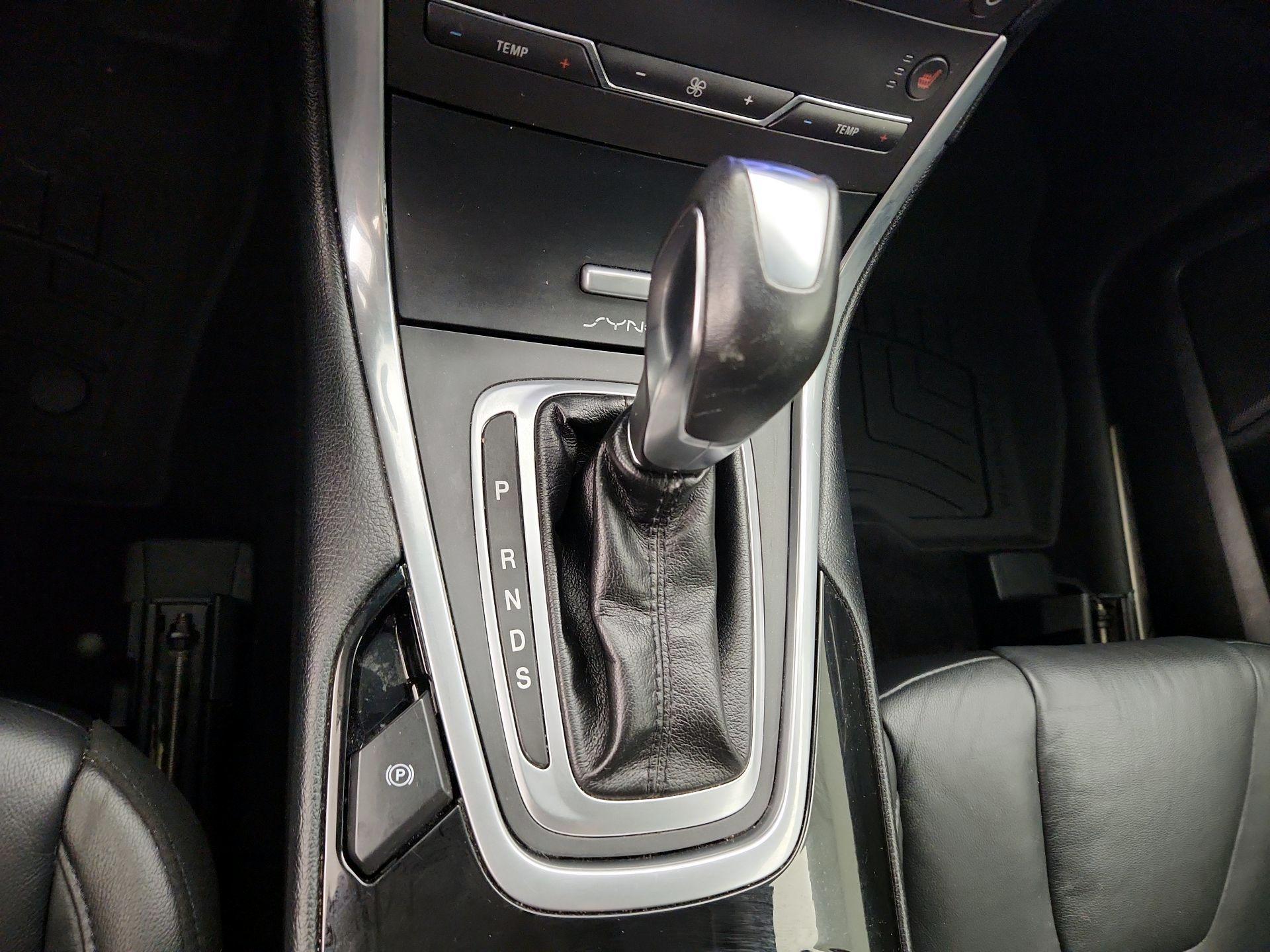 Thumbnail: 2016 Ford Edge - 17