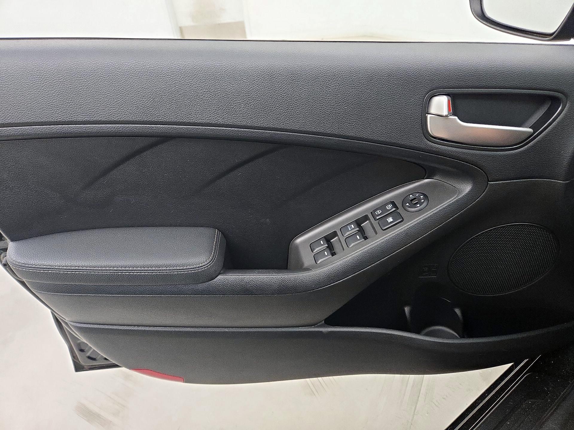 Thumbnail: 2017 Kia Forte - 12