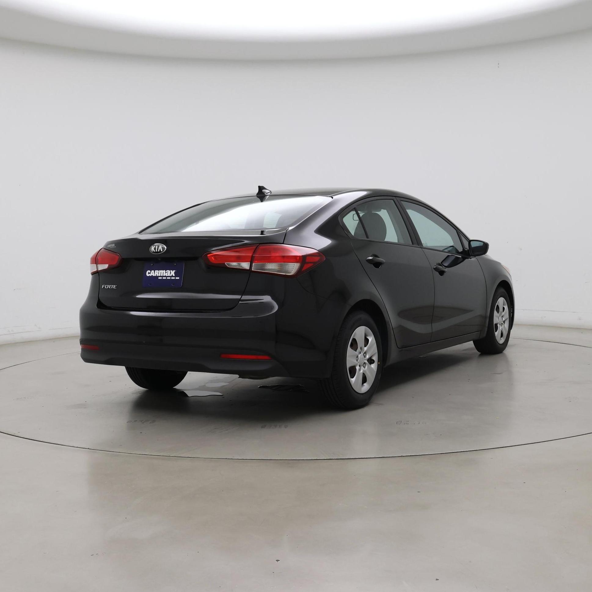 Thumbnail: 2017 Kia Forte - 8