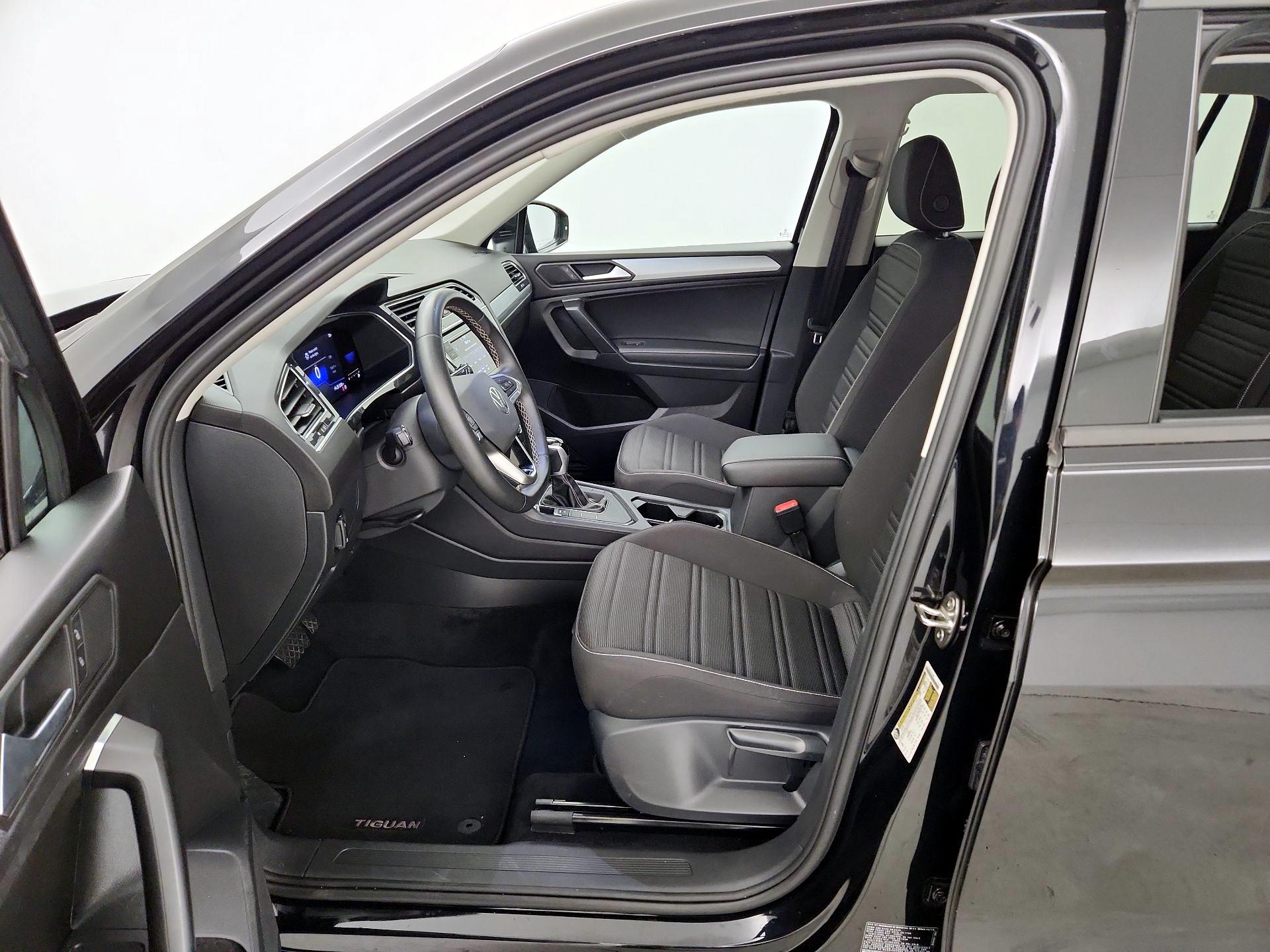 Thumbnail: 2023 Volkswagen Tiguan - 11