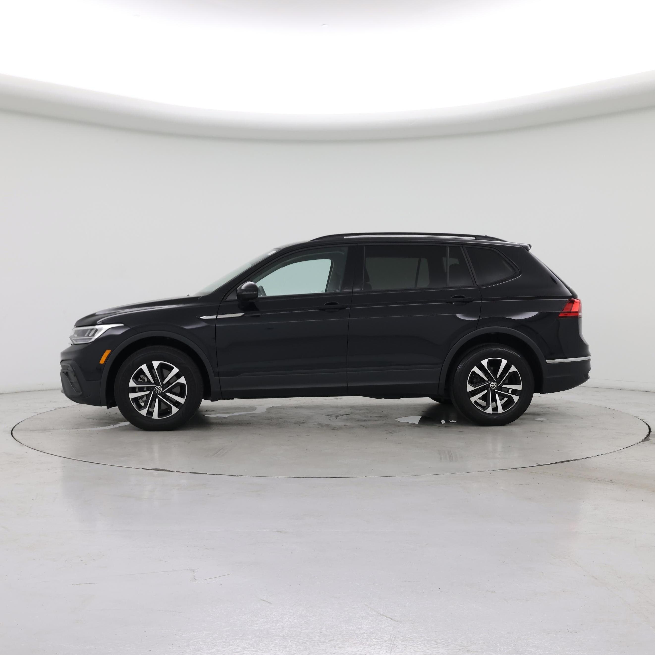 Thumbnail: 2023 Volkswagen Tiguan - 3