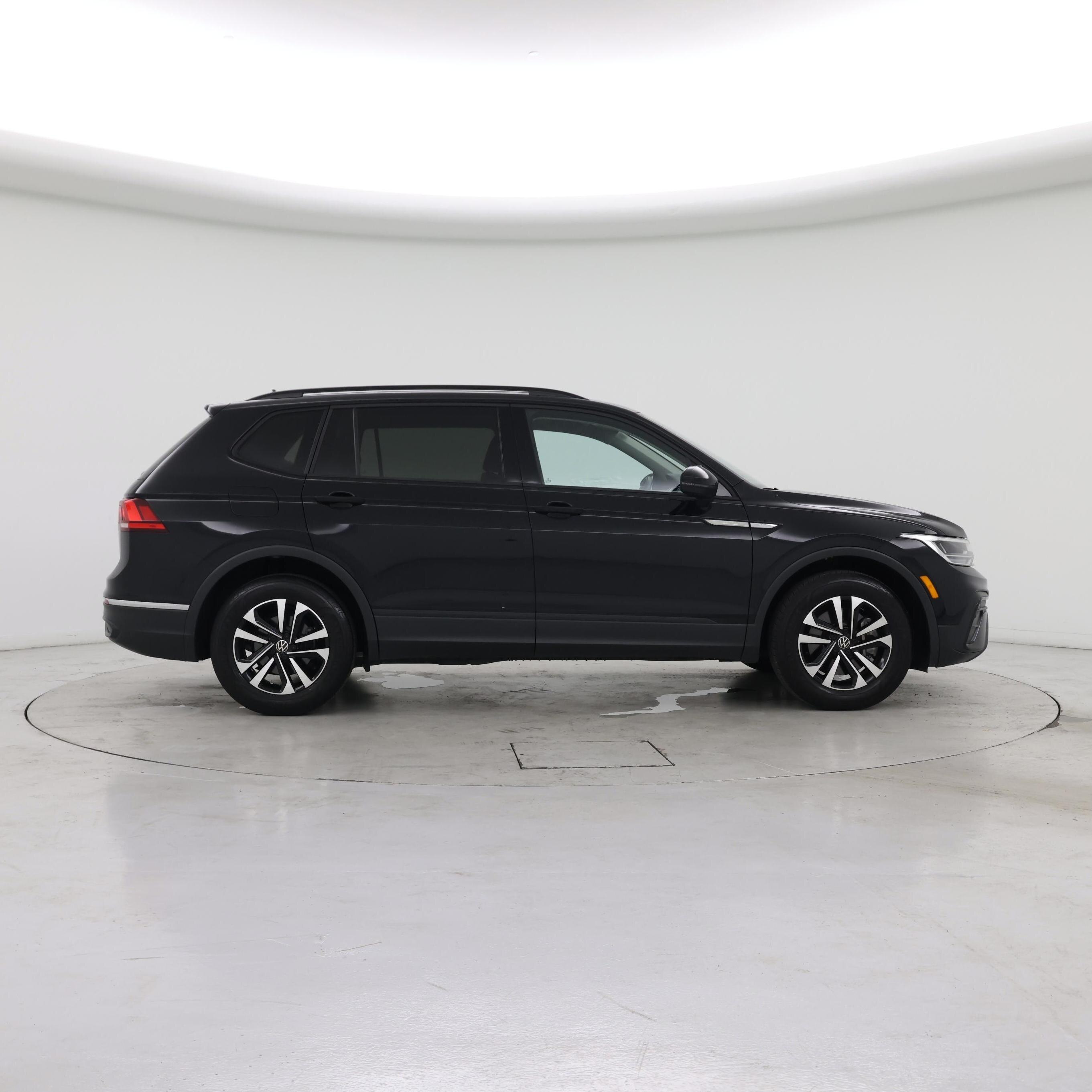 Thumbnail: 2023 Volkswagen Tiguan - 7