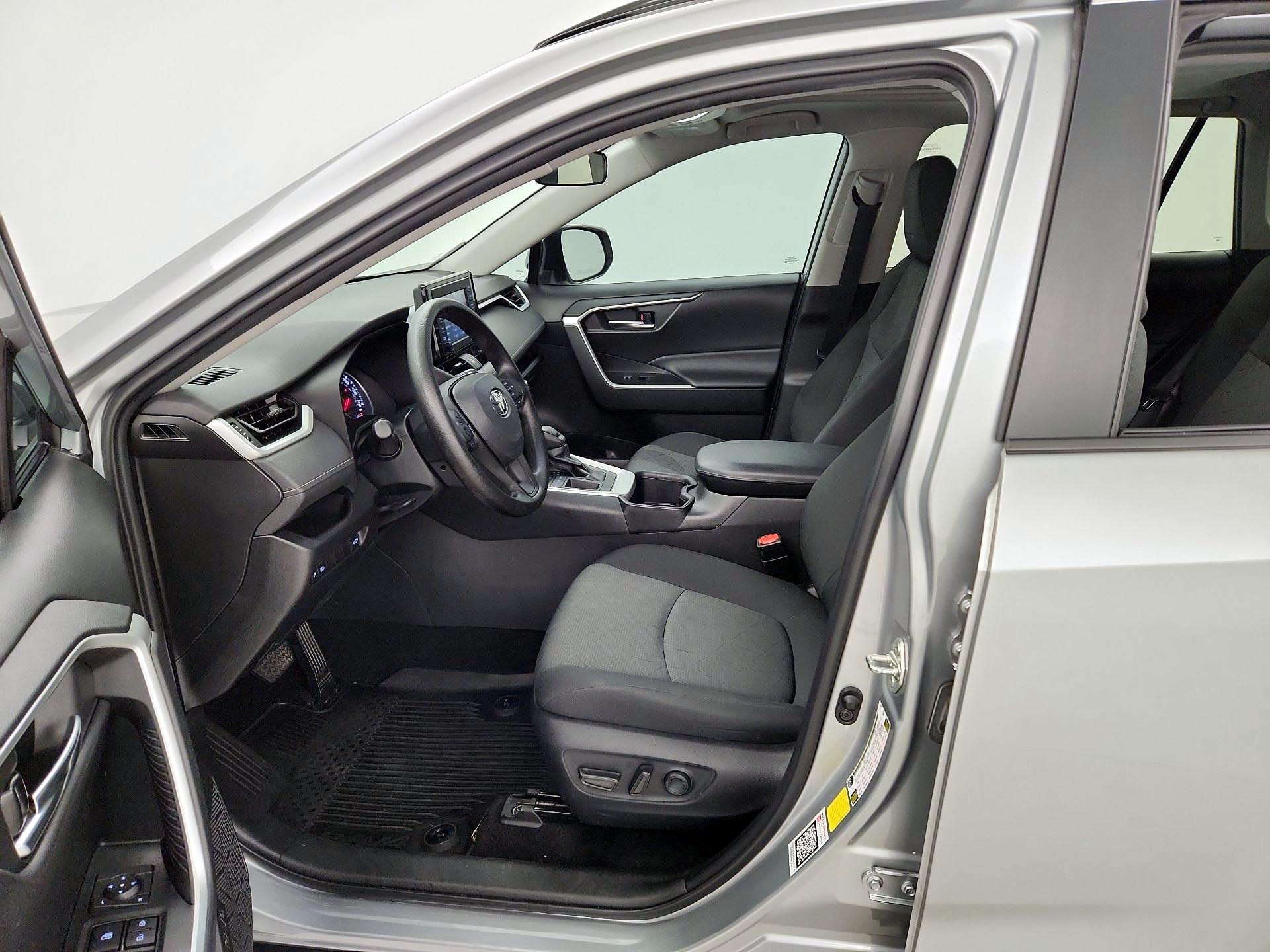 Thumbnail: 2022 Toyota RAV4 - 11