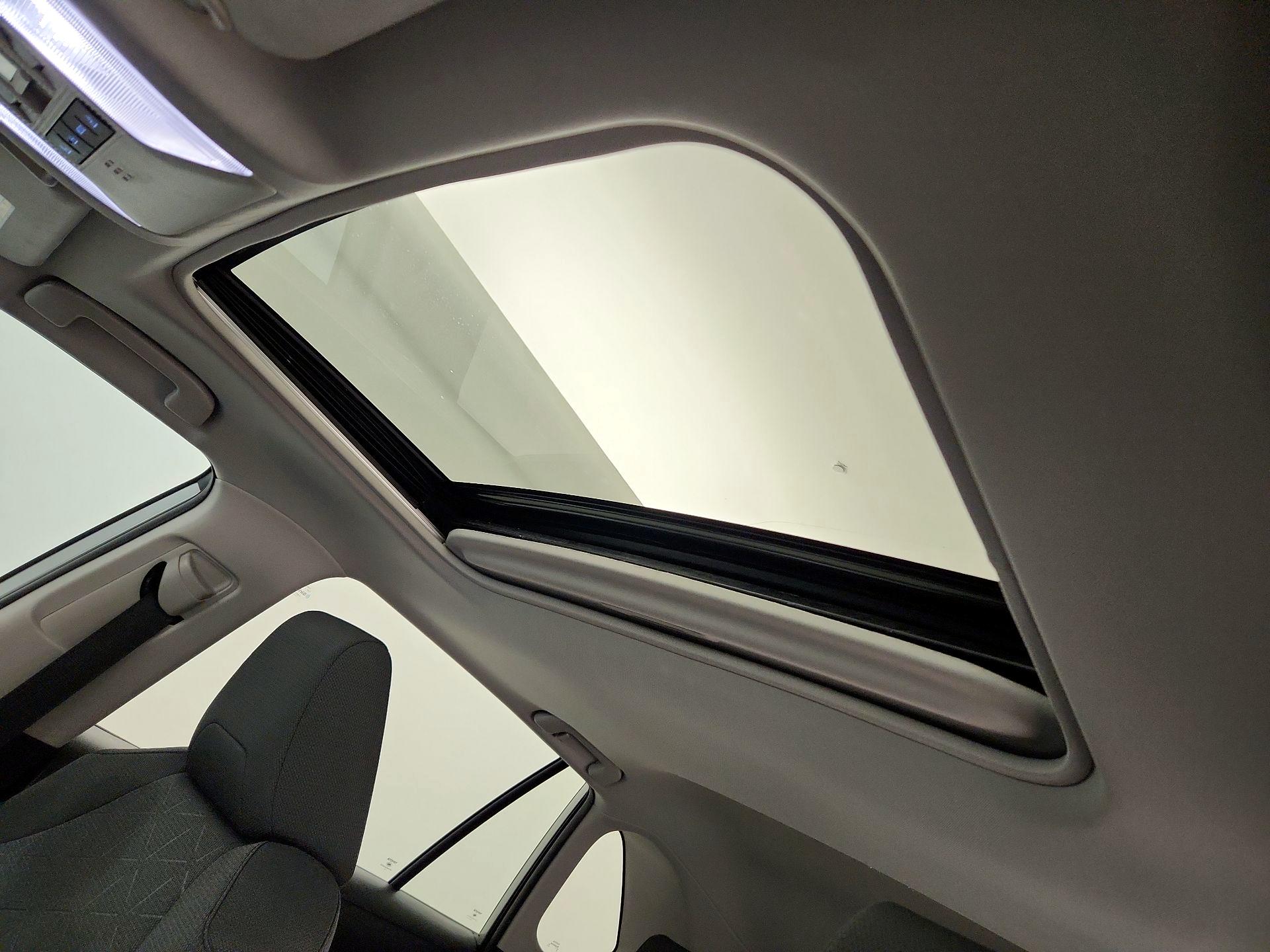 Thumbnail: 2022 Toyota RAV4 - 19