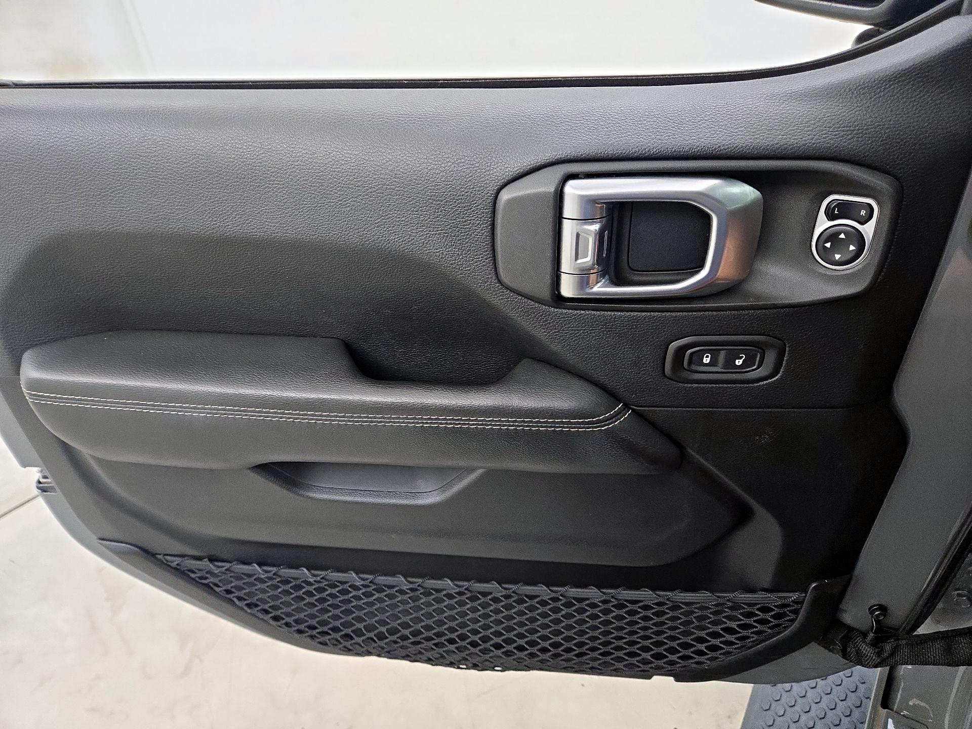 Thumbnail: 2018 Jeep Wrangler - 12