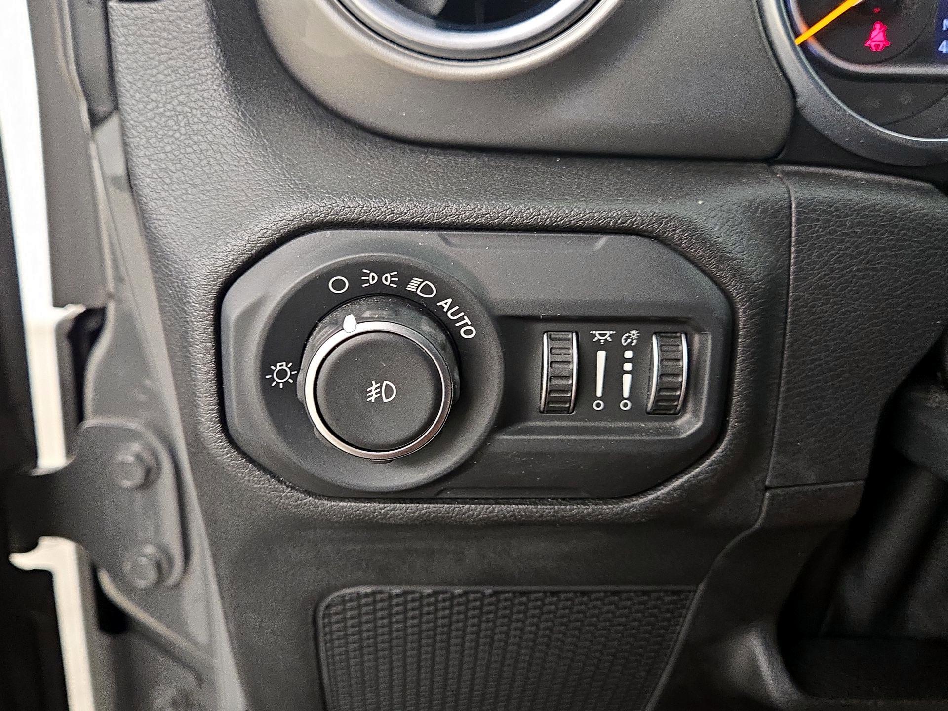 Thumbnail: 2018 Jeep Wrangler - 13