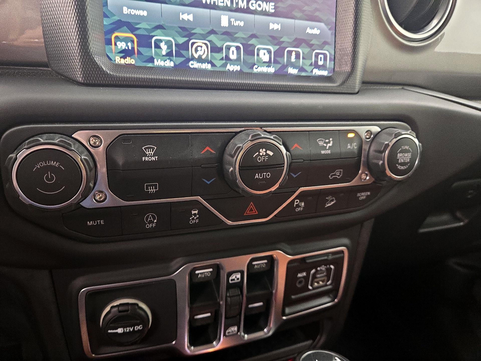 Thumbnail: 2018 Jeep Wrangler - 17