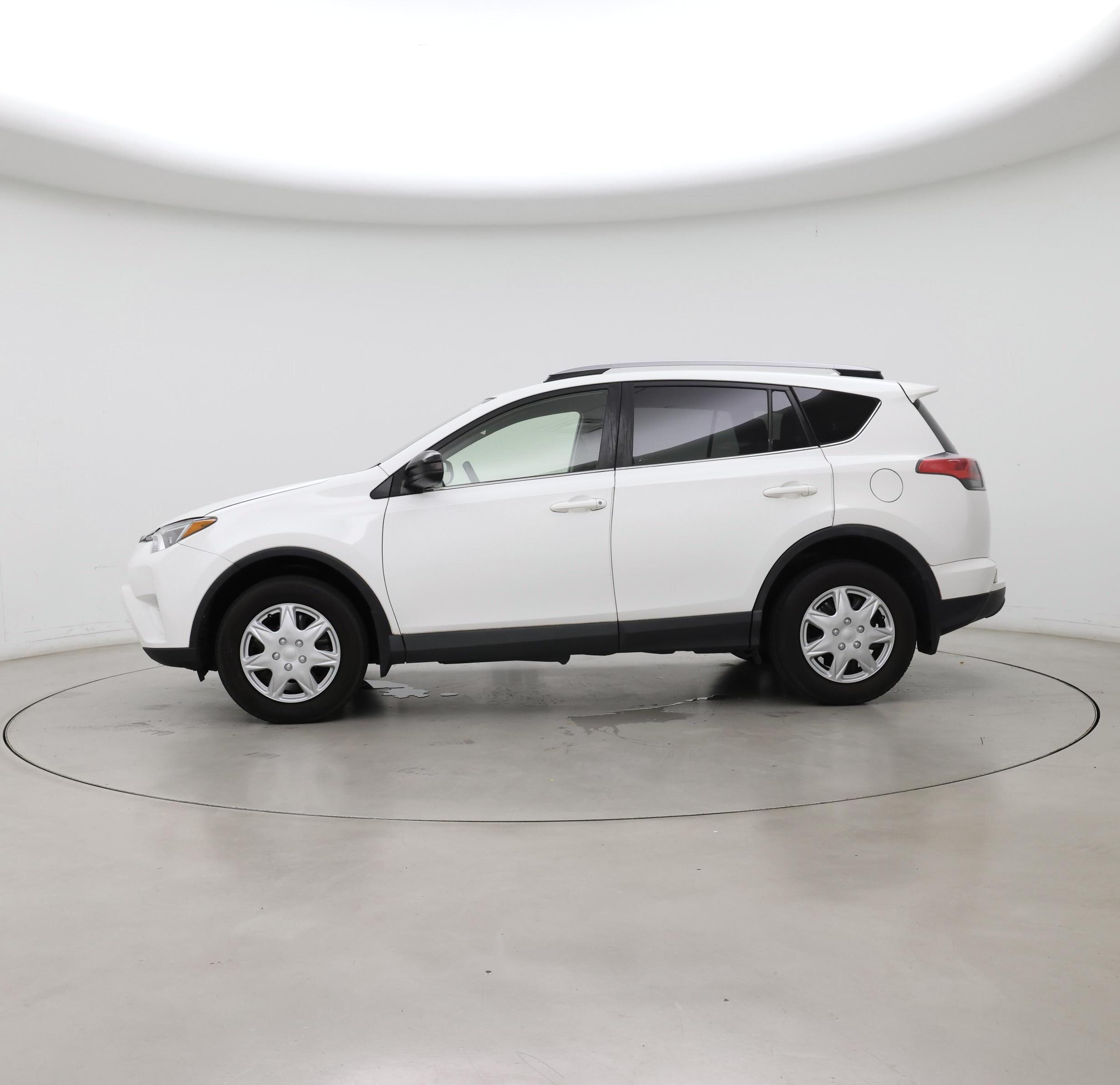 Thumbnail: 2017 Toyota RAV4 - 3