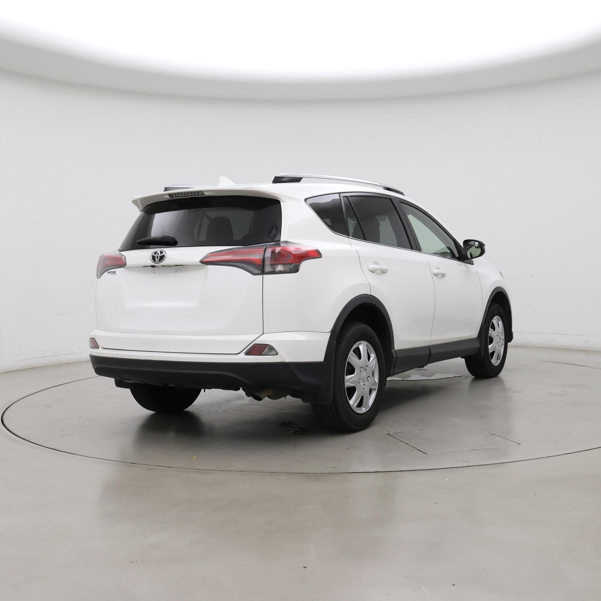 Thumbnail: 2017 Toyota RAV4 - 8