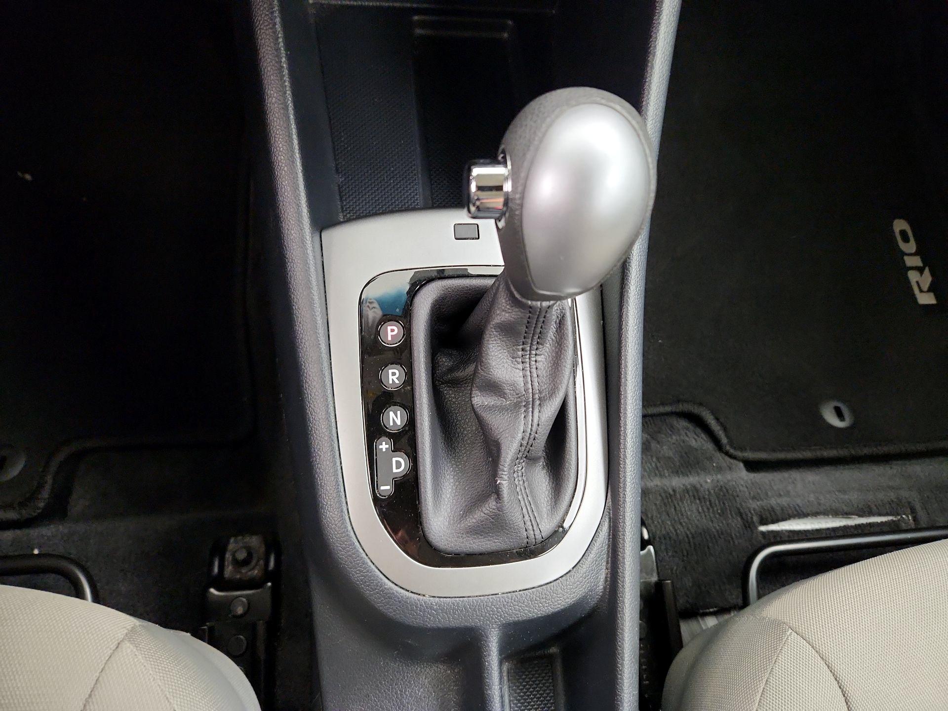 Thumbnail: 2016 Kia Rio5 - 16
