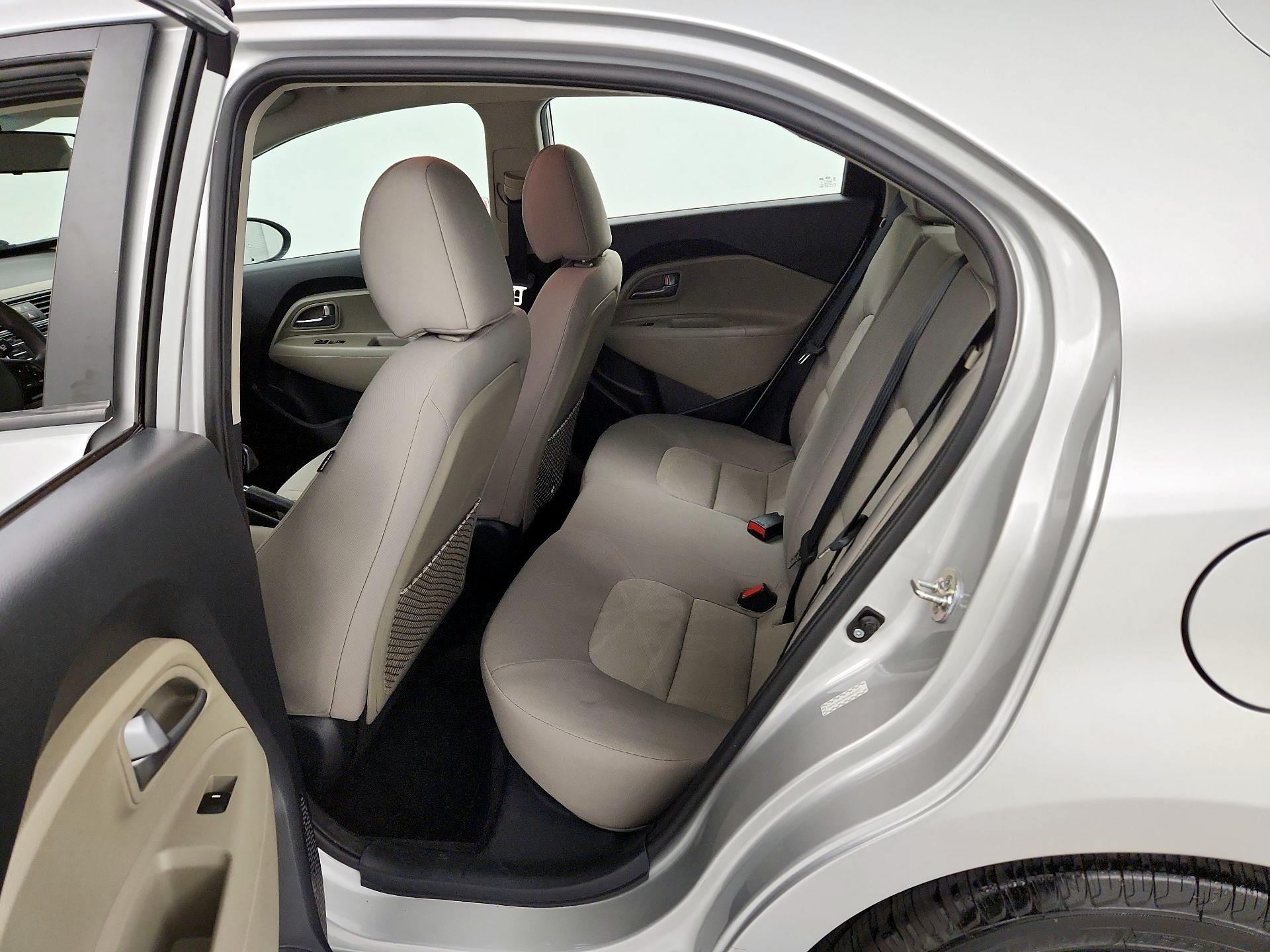 Thumbnail: 2016 Kia Rio5 - 18