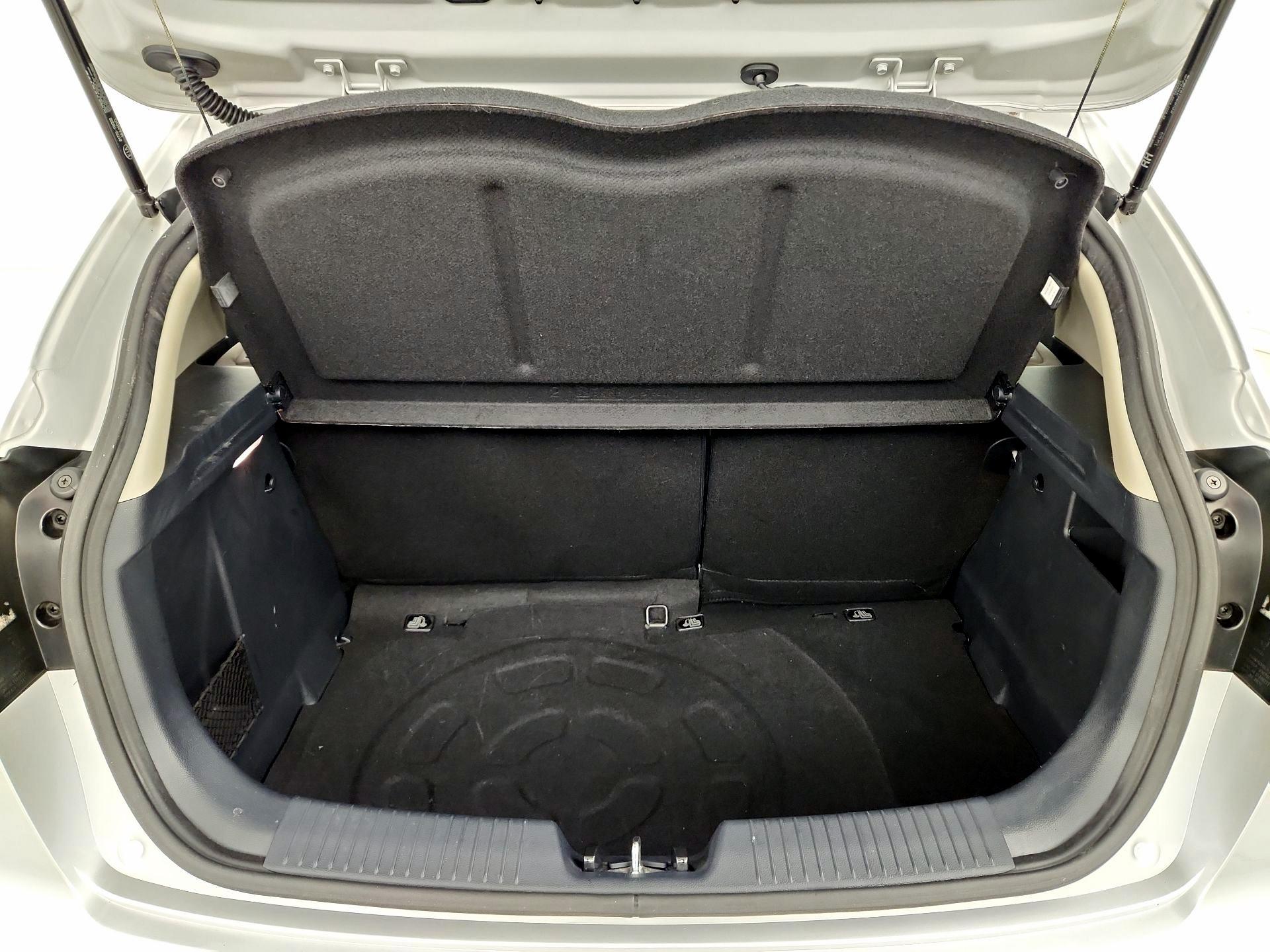 Thumbnail: 2016 Kia Rio5 - 19