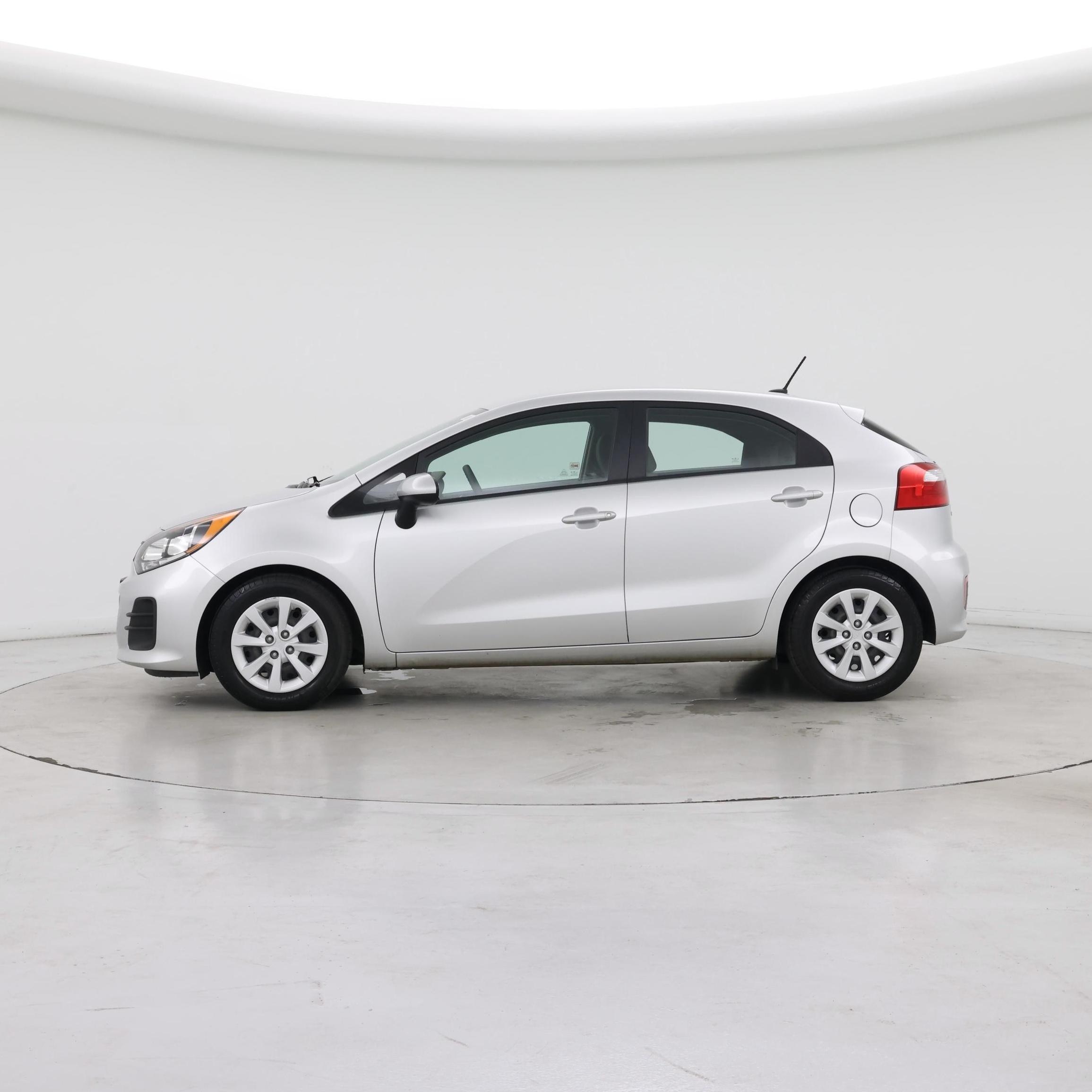 Thumbnail: 2016 Kia Rio5 - 3