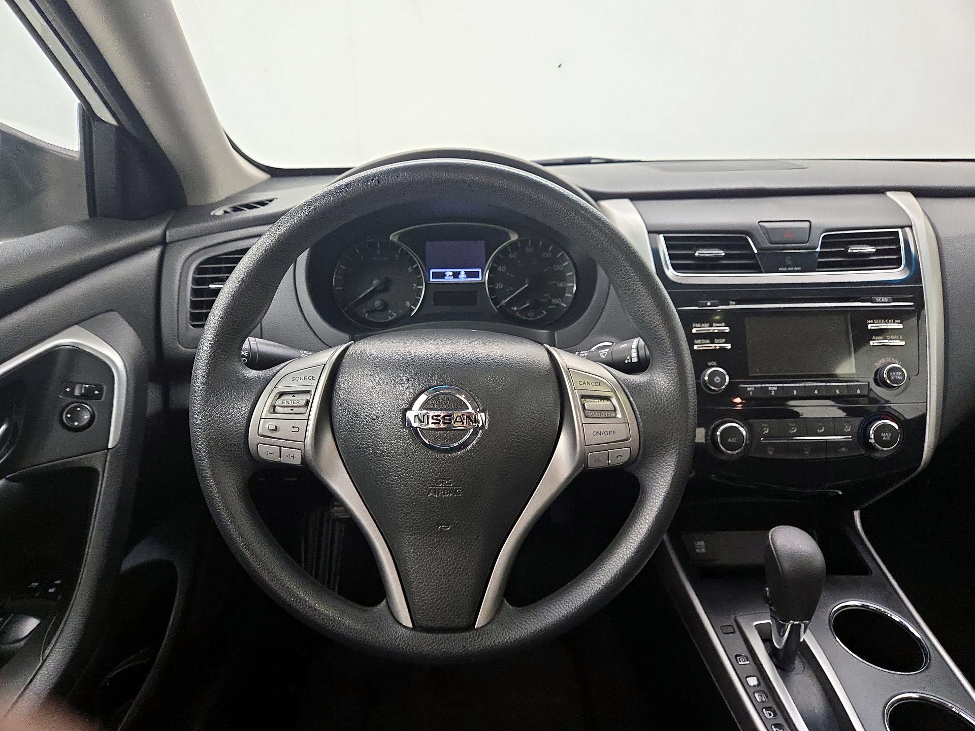 Thumbnail: 2015 Nissan Altima - 10