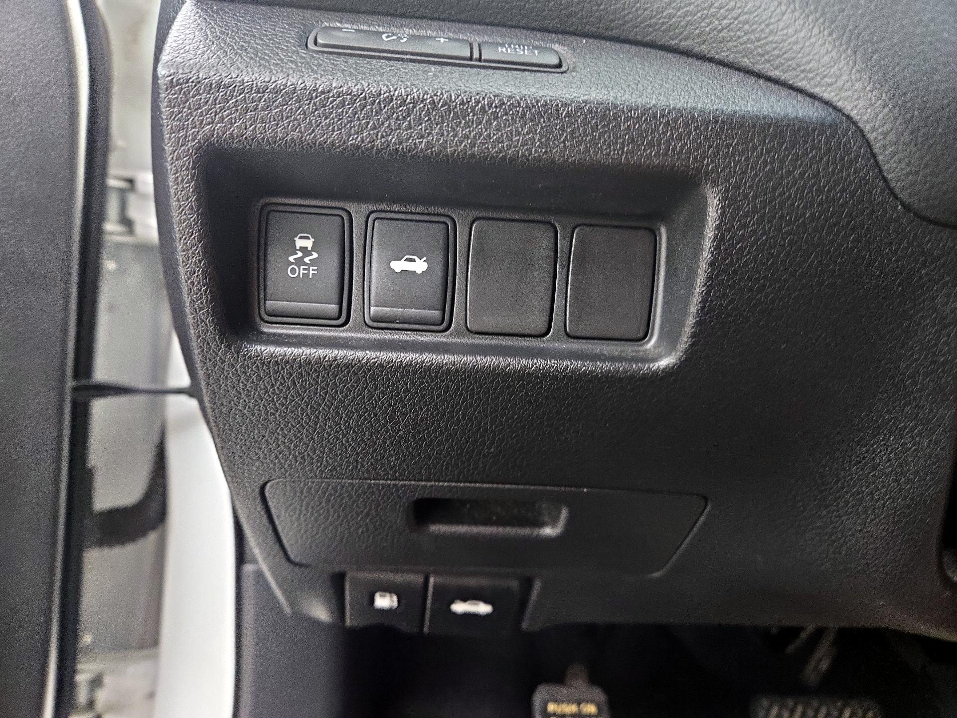 Thumbnail: 2015 Nissan Altima - 13