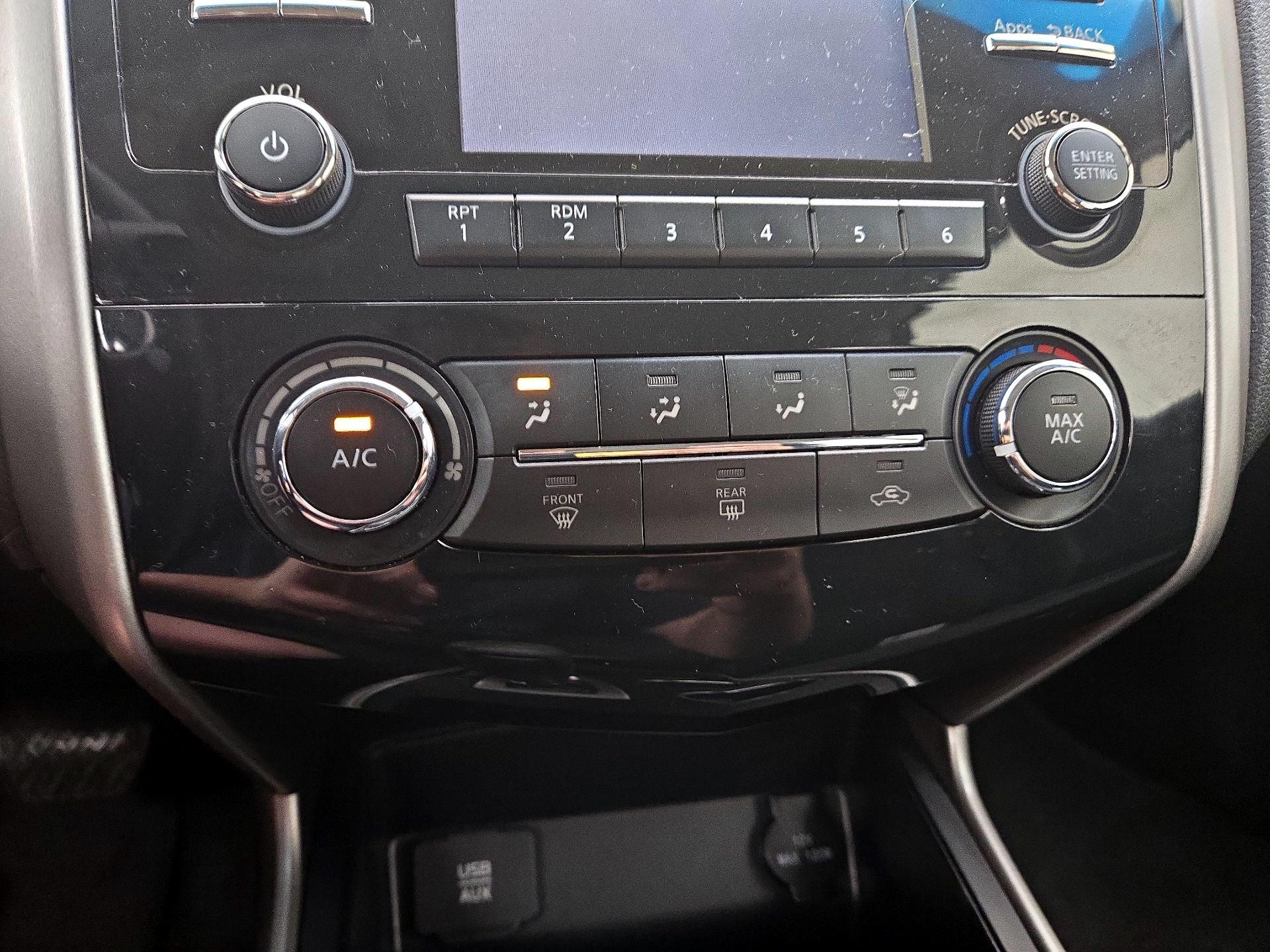 Thumbnail: 2015 Nissan Altima - 16