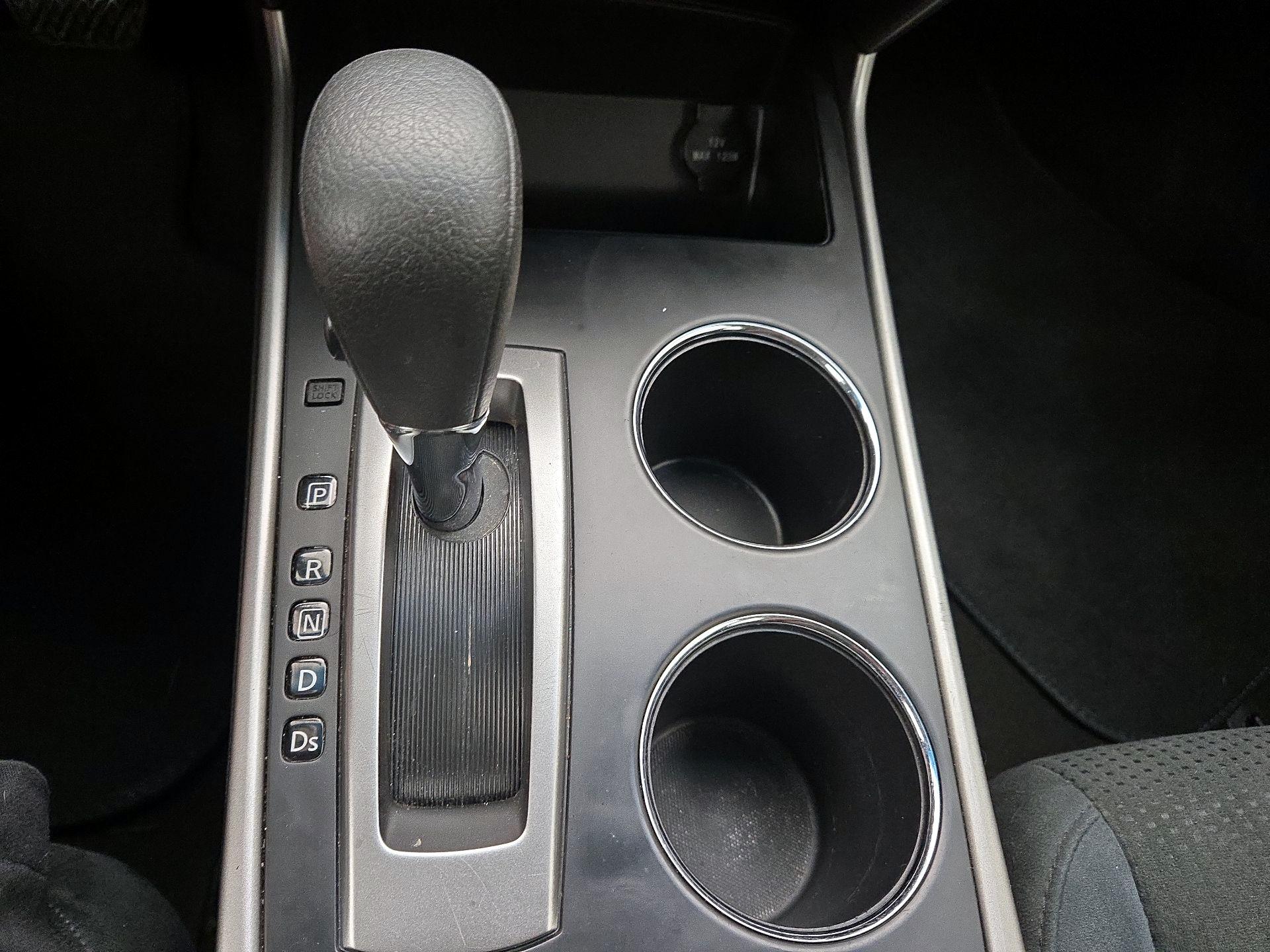 Thumbnail: 2015 Nissan Altima - 17