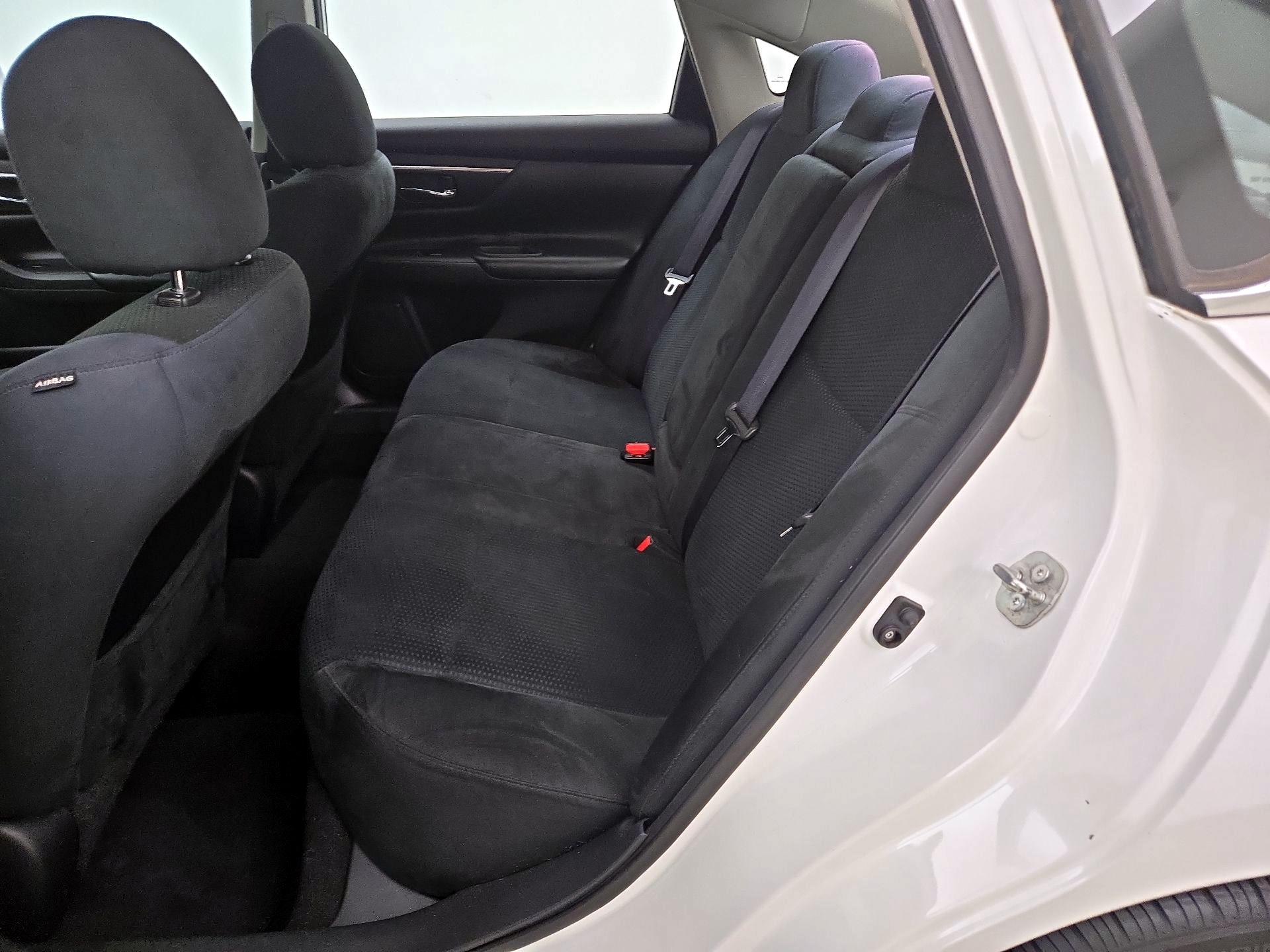 Thumbnail: 2015 Nissan Altima - 19