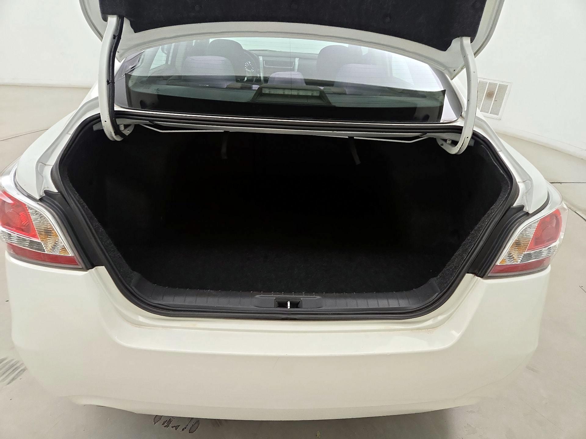 Thumbnail: 2015 Nissan Altima - 20