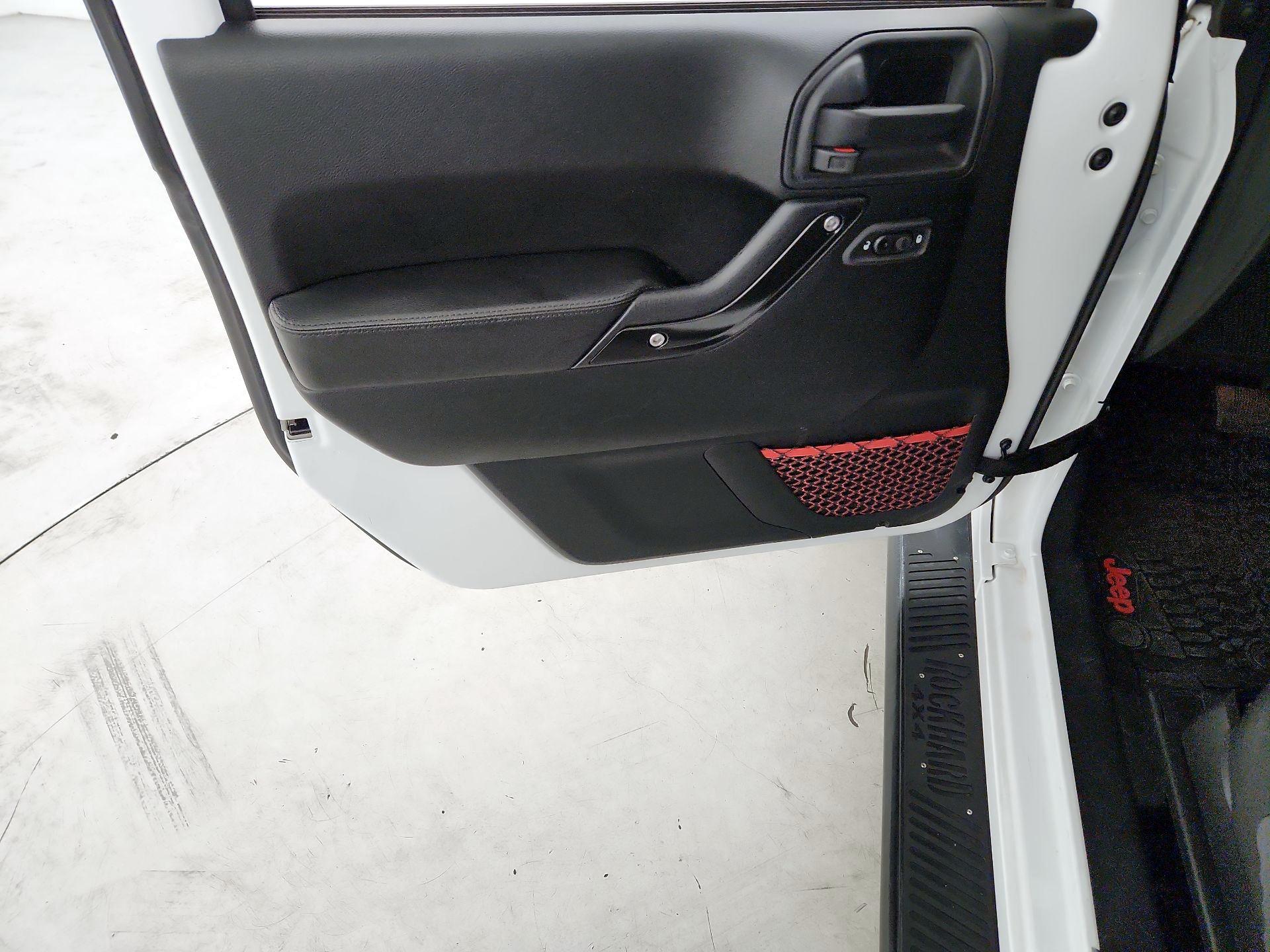 Thumbnail: 2018 Jeep Wrangler - 12