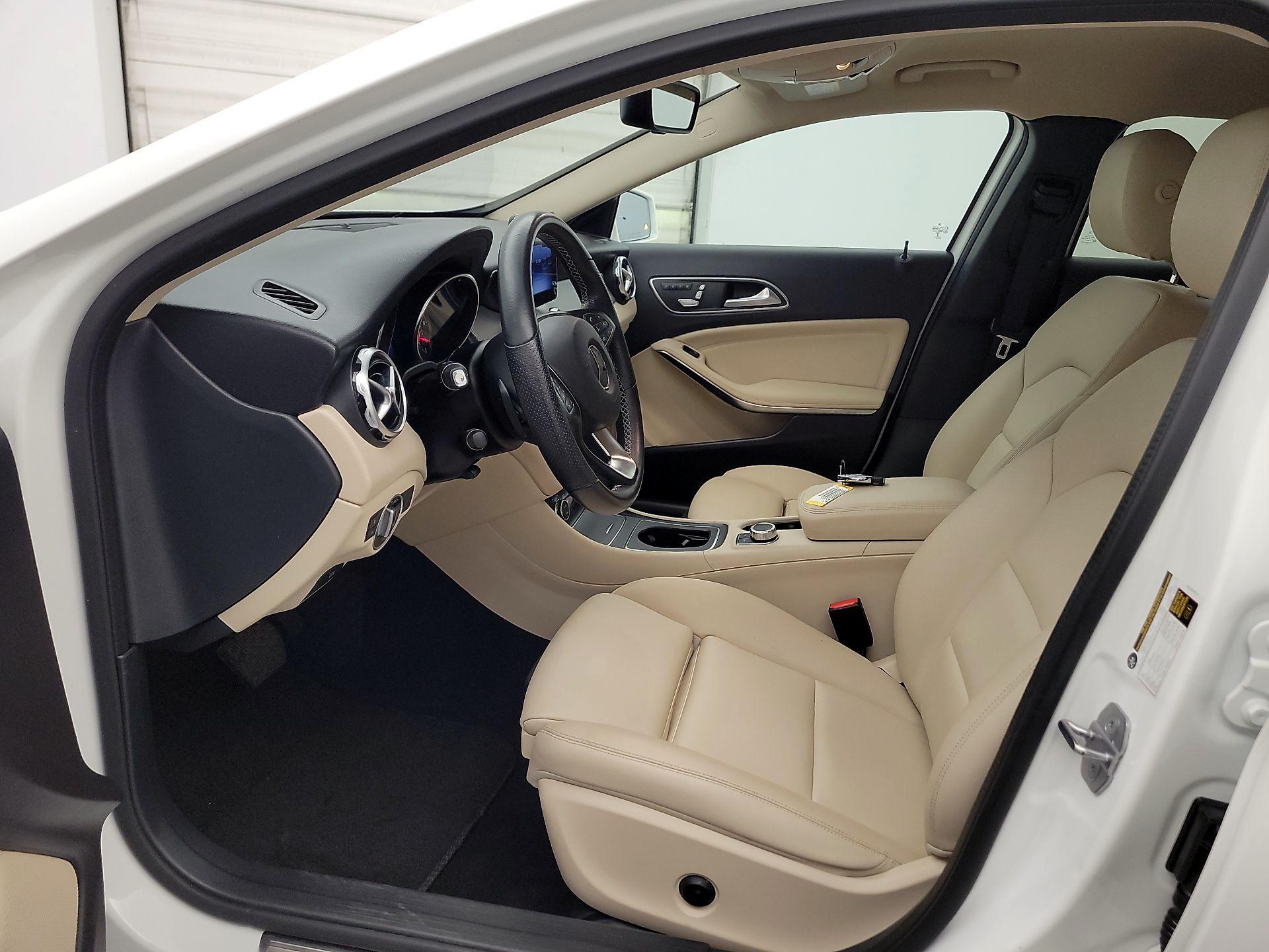 Thumbnail: 2020 Mercedes-Benz GLA - 11