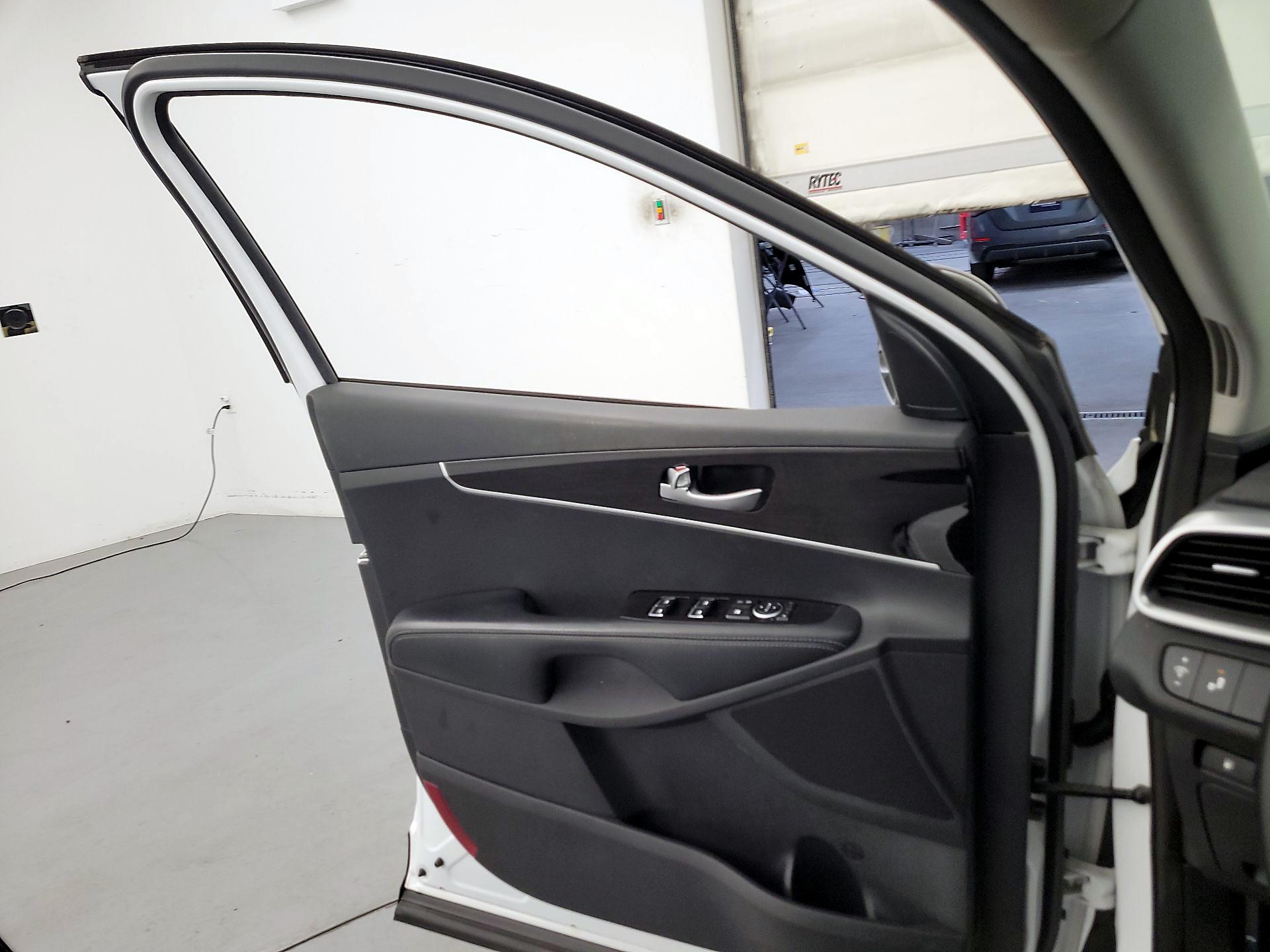 Thumbnail: 2020 Kia Sorento - 12