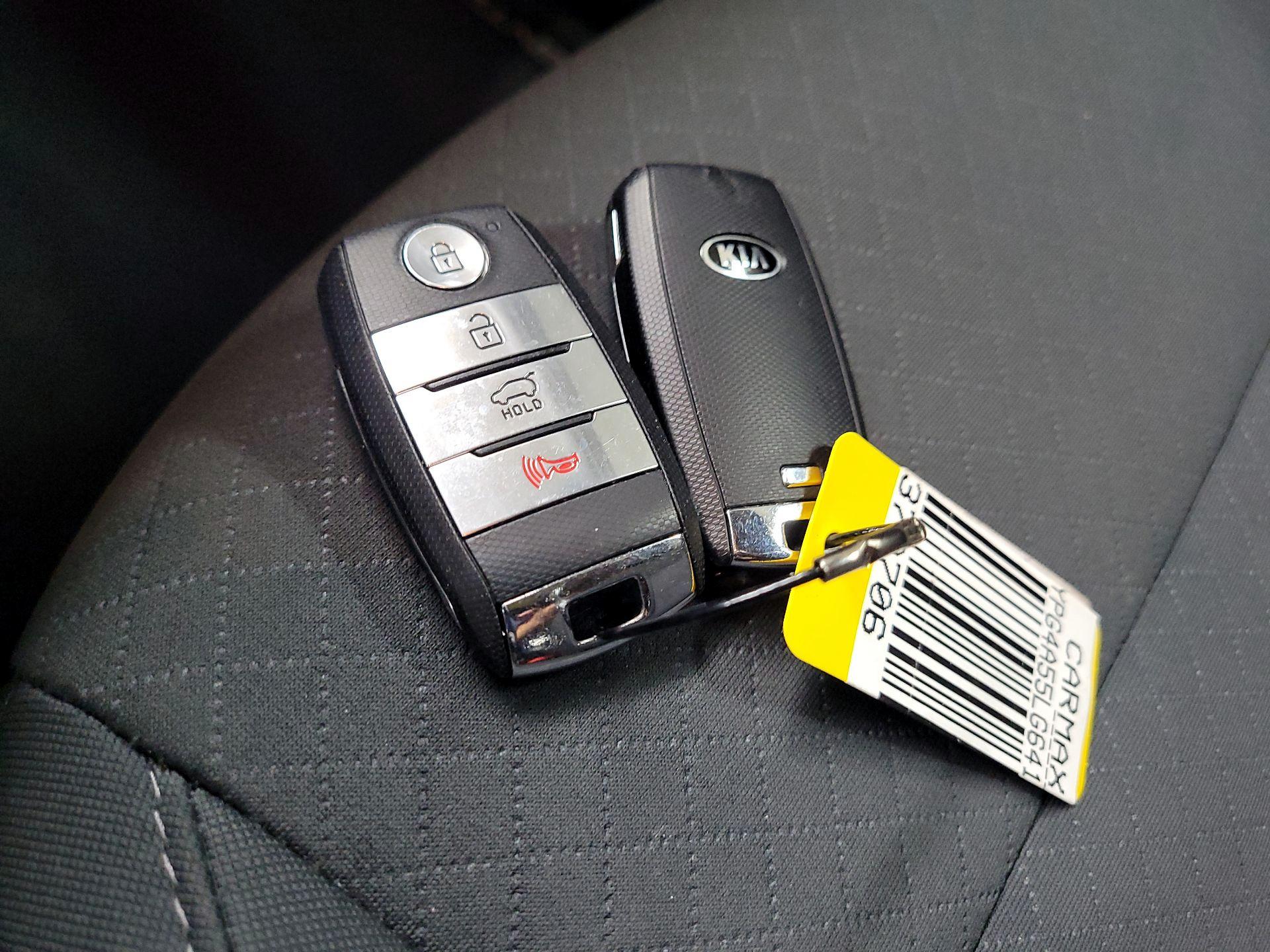 Thumbnail: 2020 Kia Sorento - 18