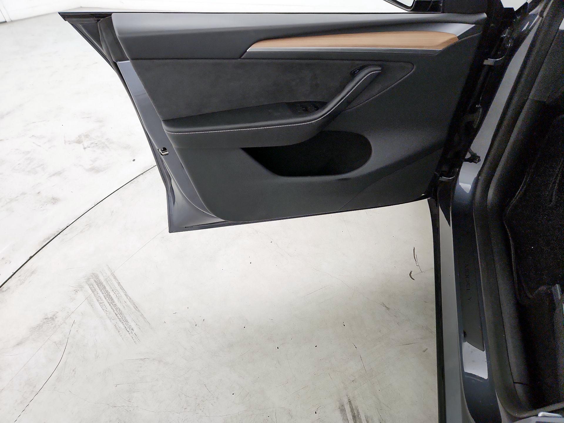 Thumbnail: 2023 Tesla Model Y - 12