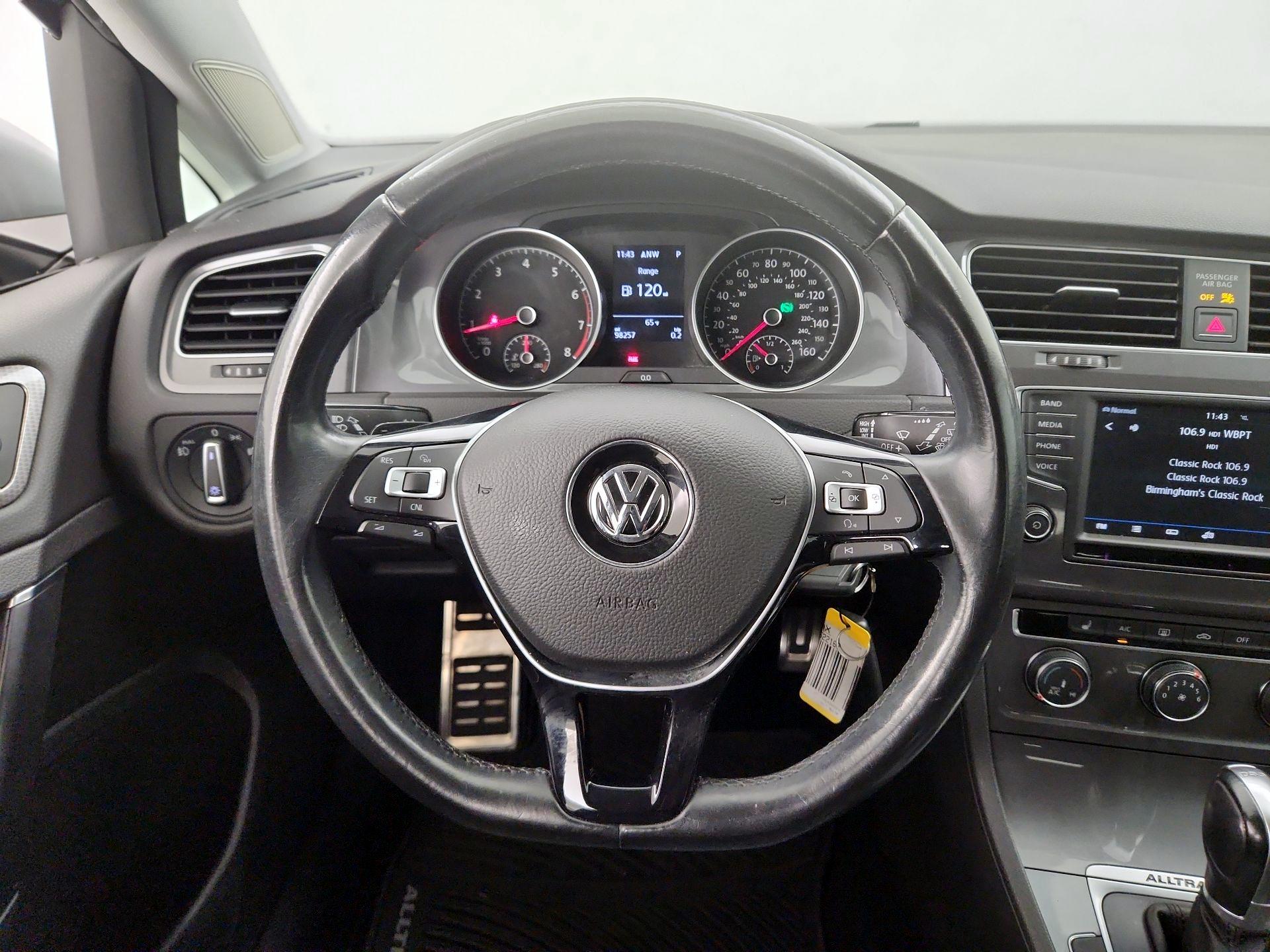 Thumbnail: 2017 Volkswagen Golf - 10